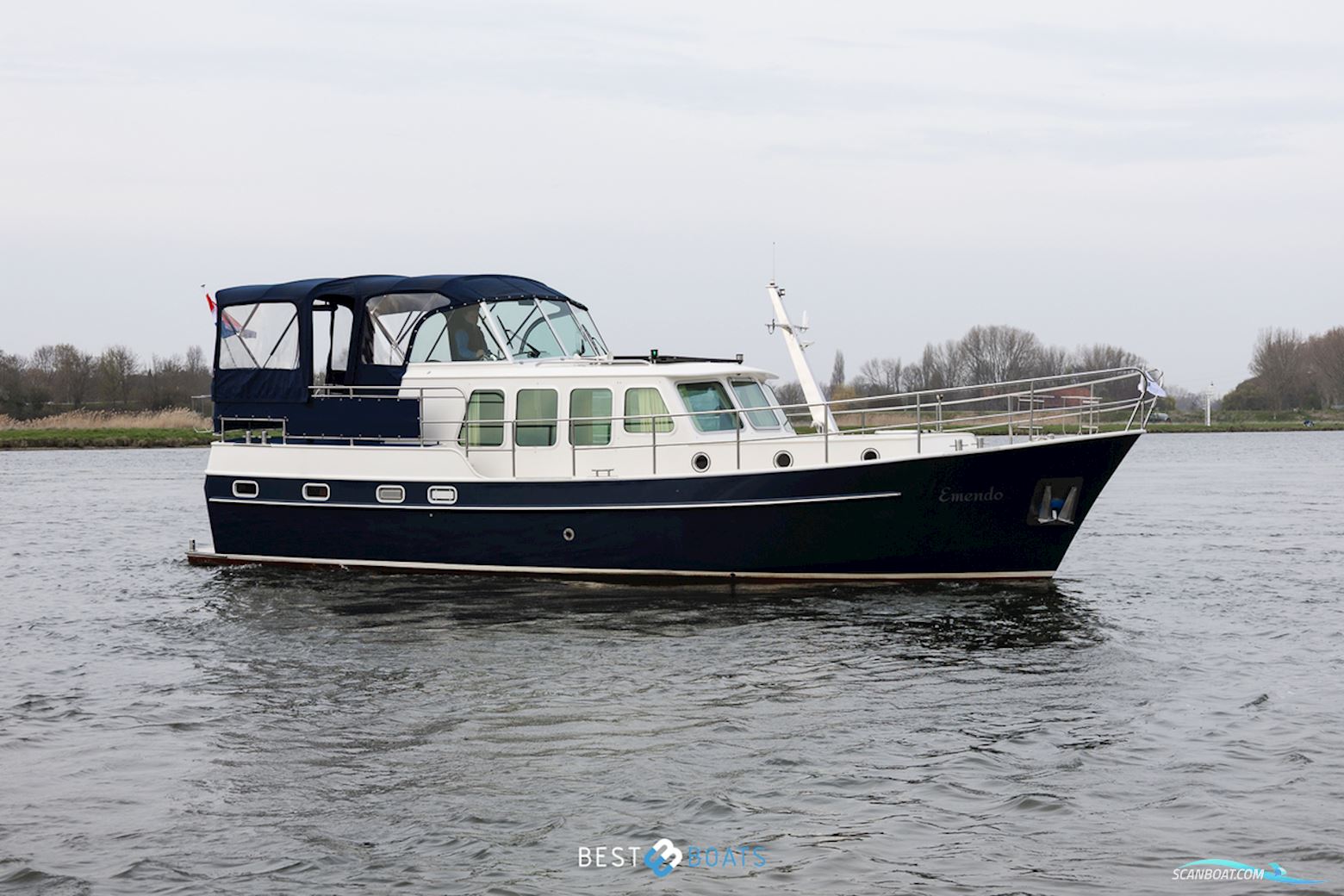 Vripack Spiegelkotter 1150 AK Motorboat 2001, with Perkins is een Brits merk dat wereldwijd bekendstaat om zijn betrouwbare dieselmotoren, vooral voor schepen, landbouw- en industriële toepassingen. Z engine, The Netherlands