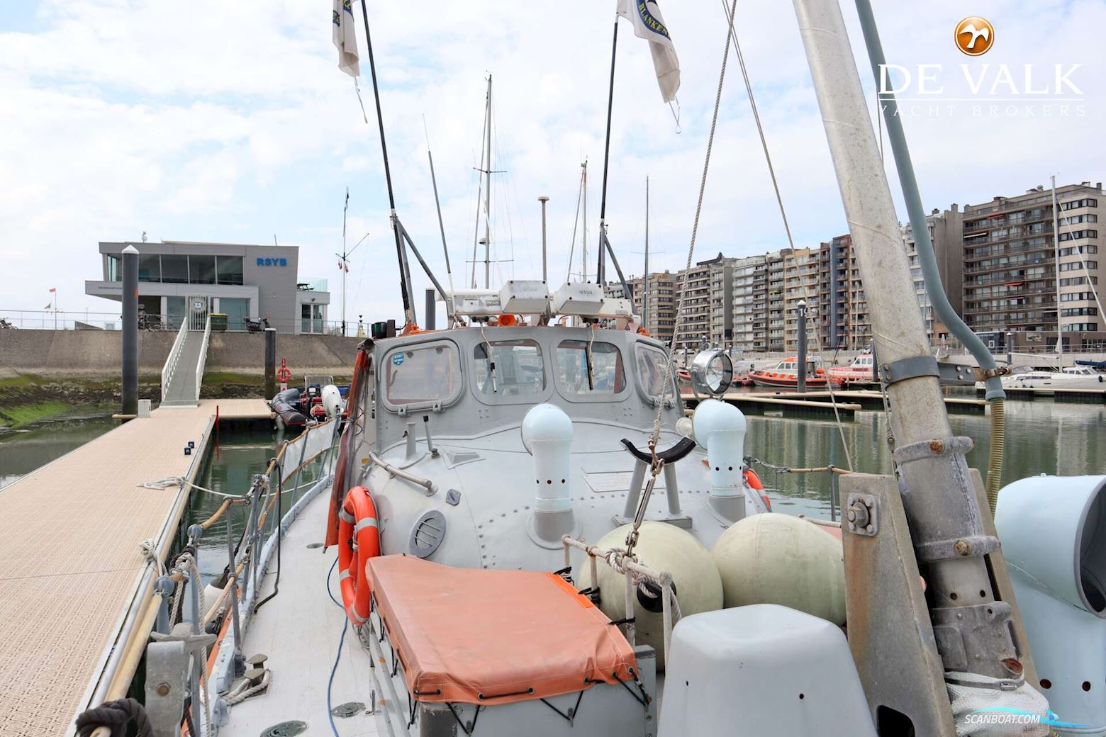 Waarschip 1076 Custom