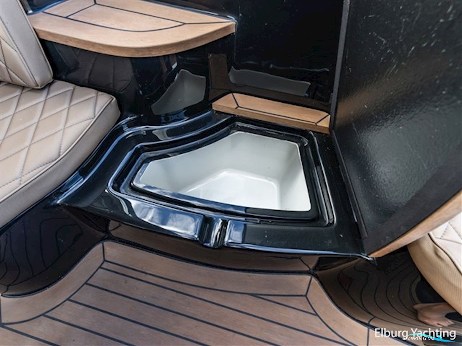 Waterspoor 717 Aviator