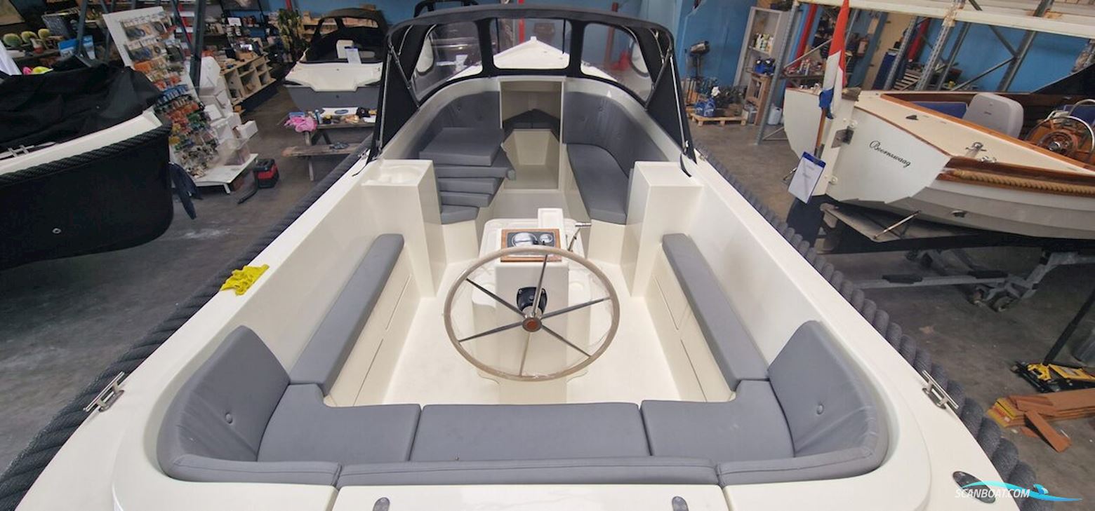 Wato 700 - Via Boatauction.Com