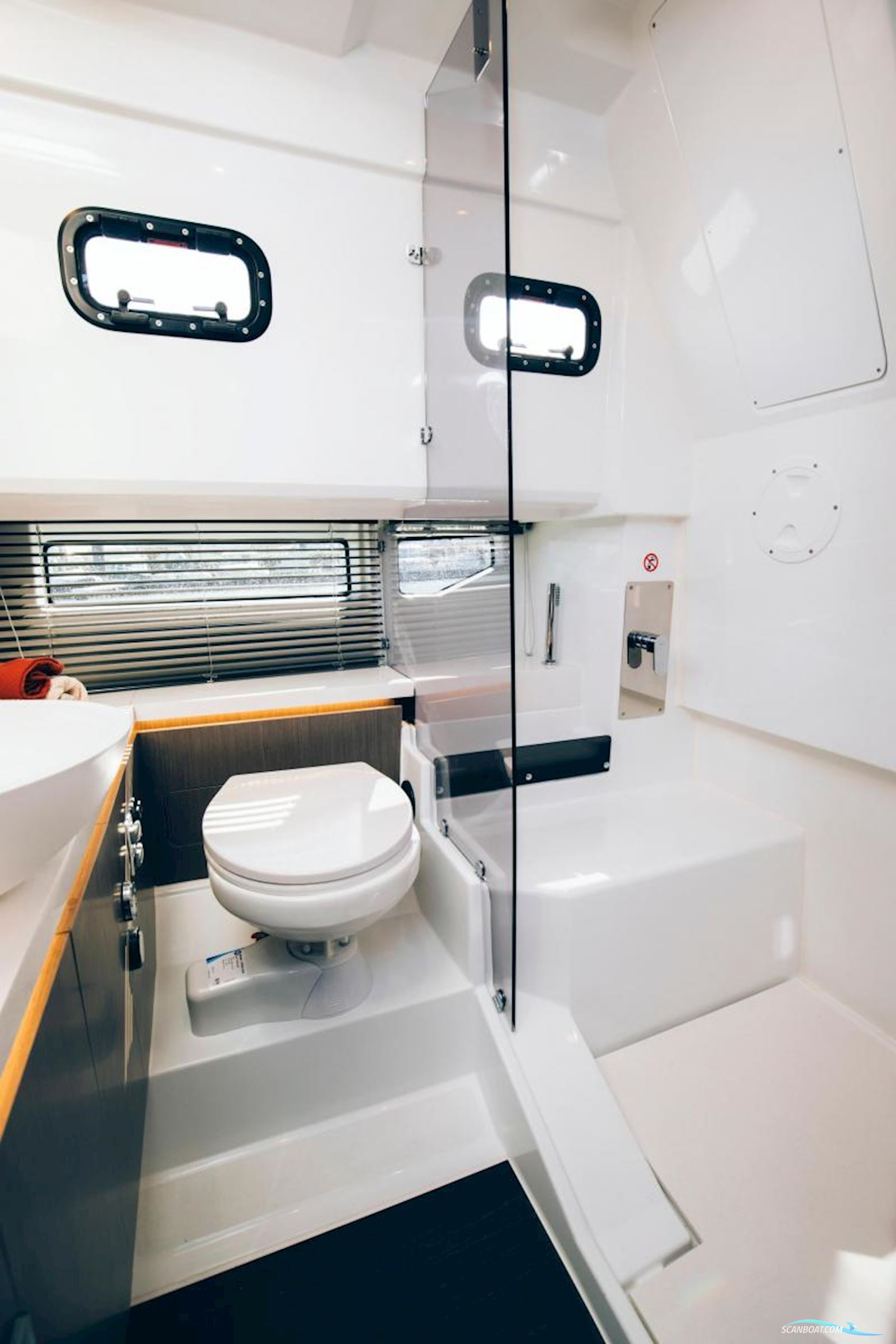 WELLCRAFT  38 EXPLORER