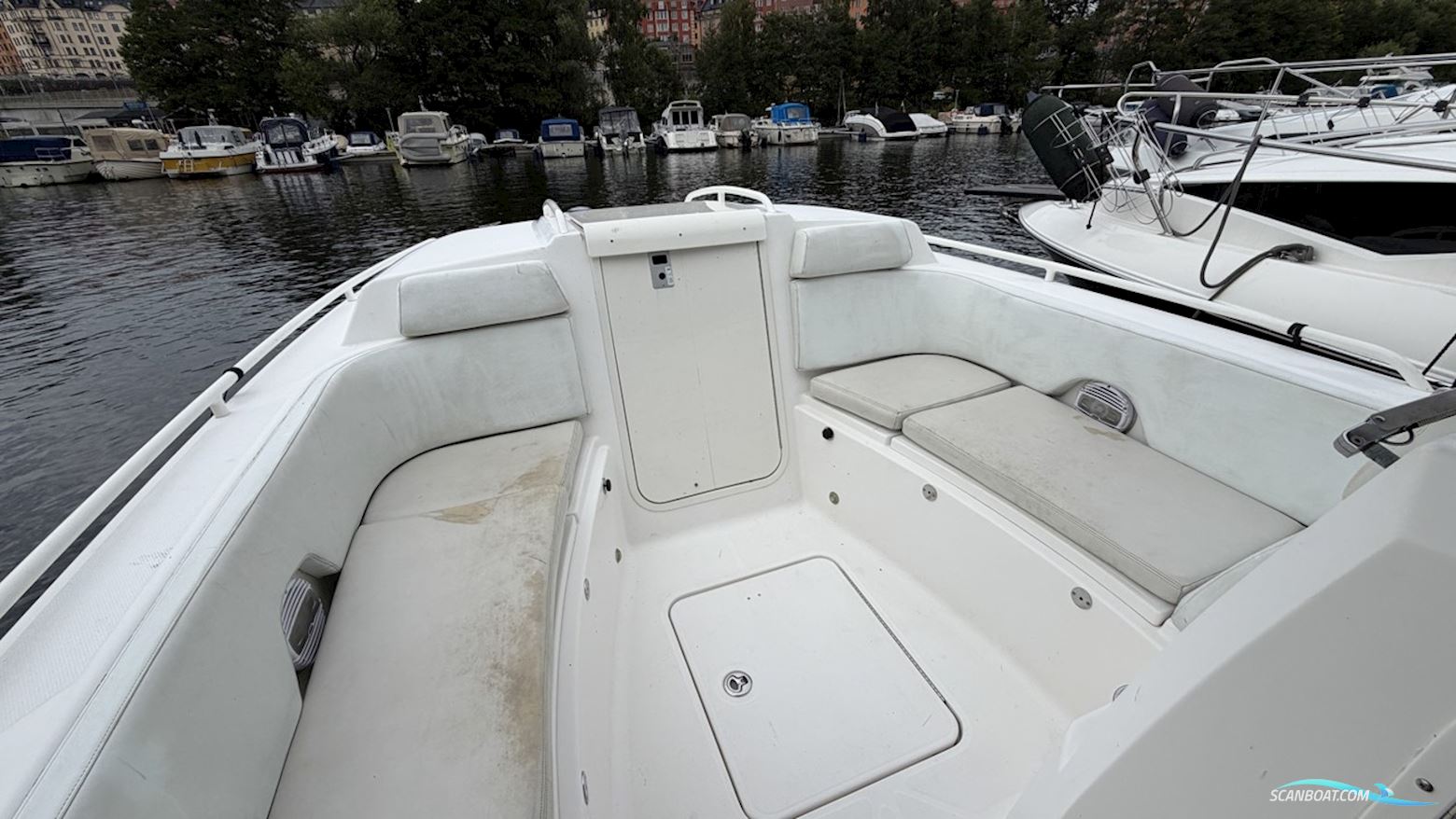 Wellcraft 302 SCARAB SPORT
