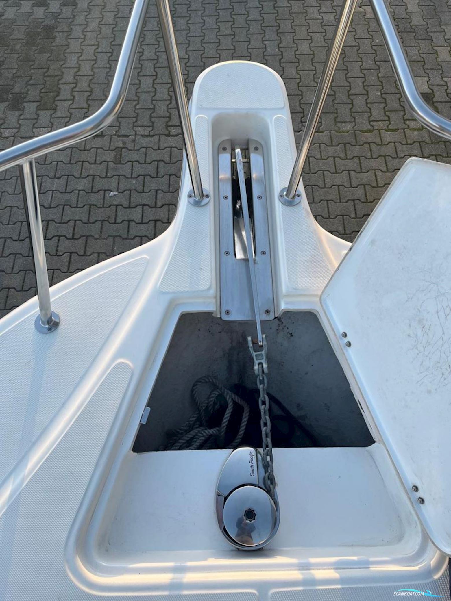 White-Shark 225 Console