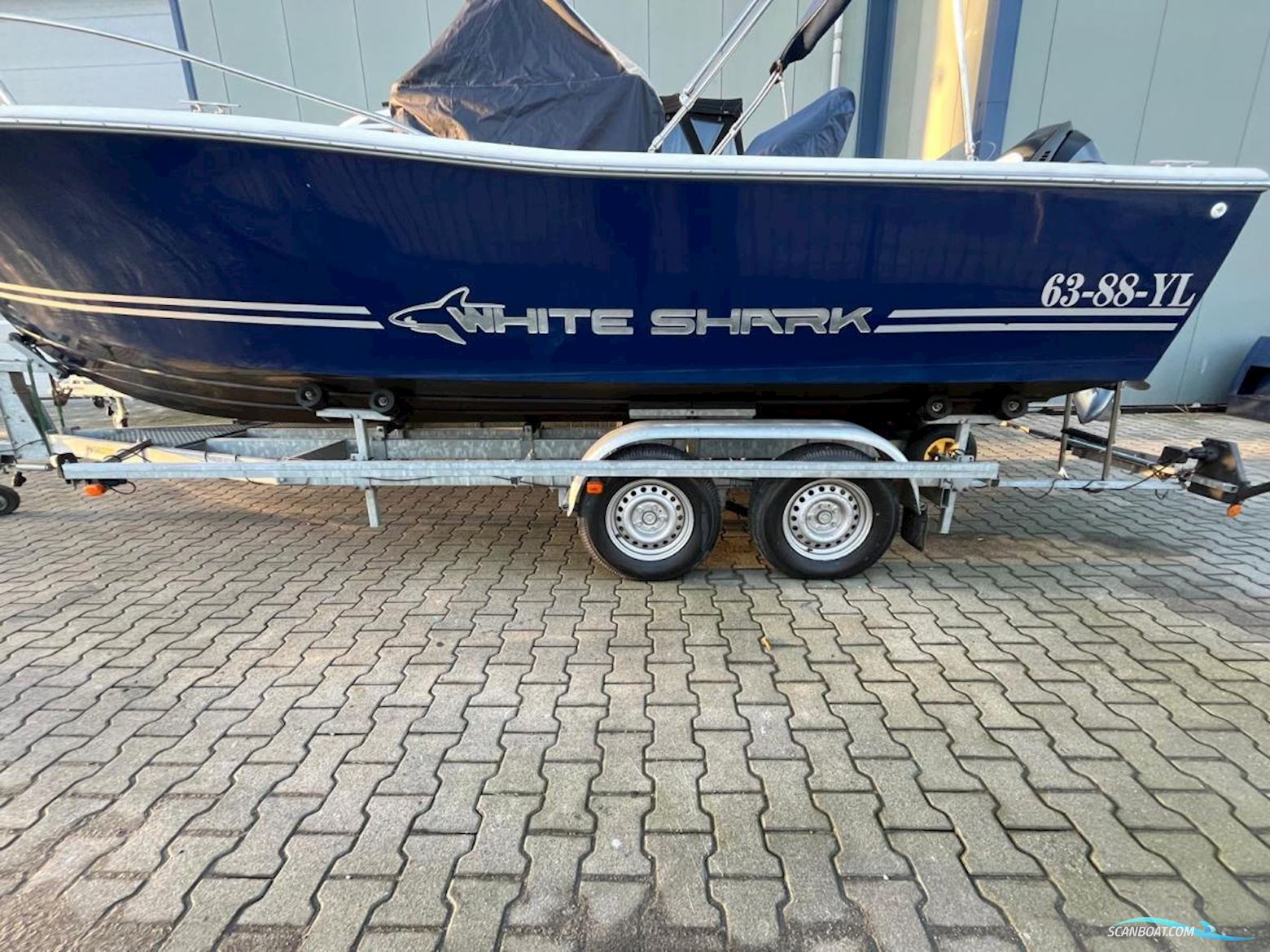 White-Shark 225 Console