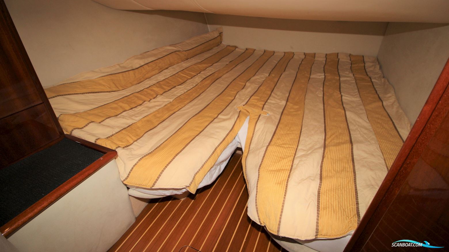 Windy Khamsin 34 Sun Lounge