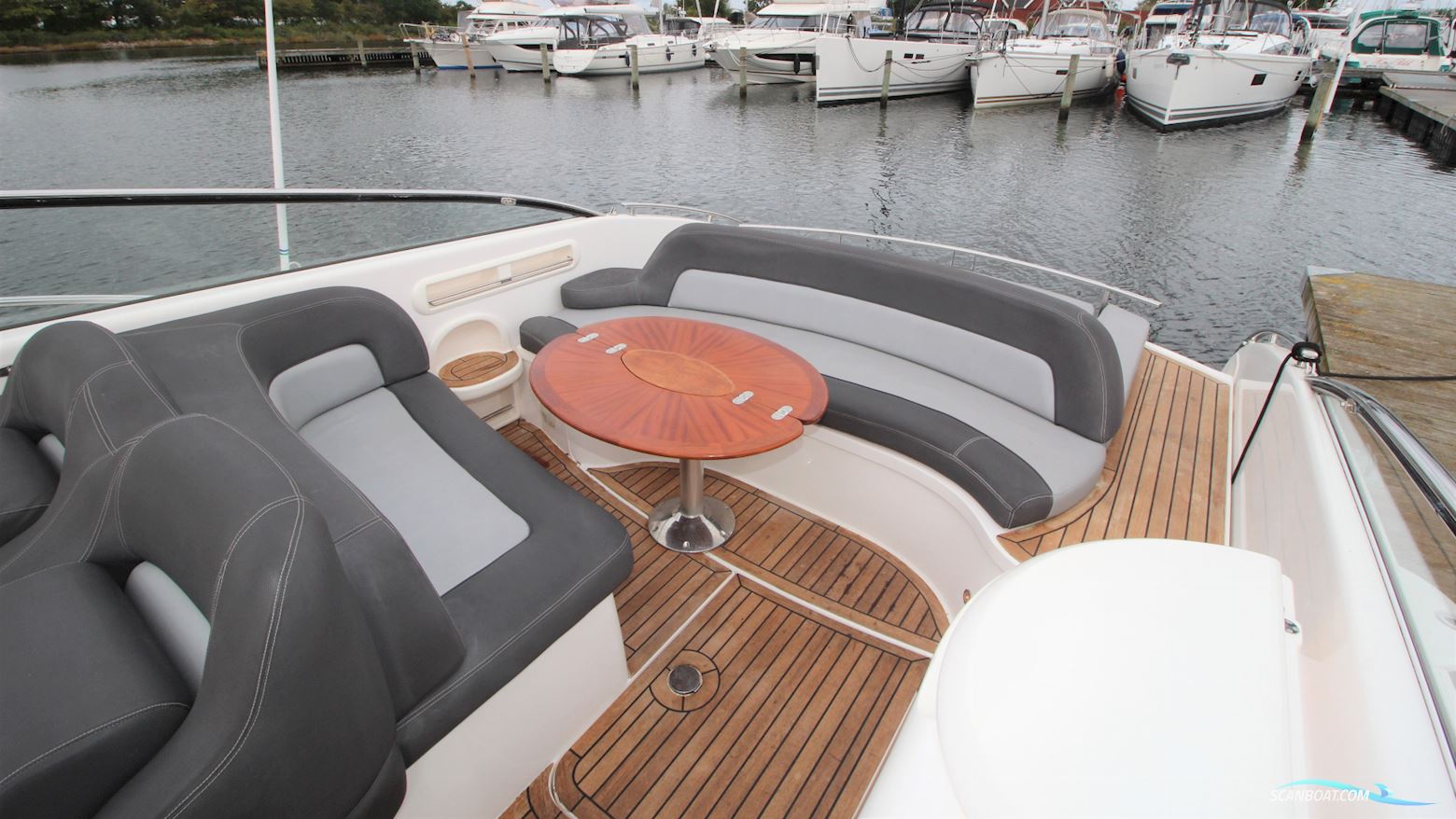 Windy Khamsin 34 Sun Lounge