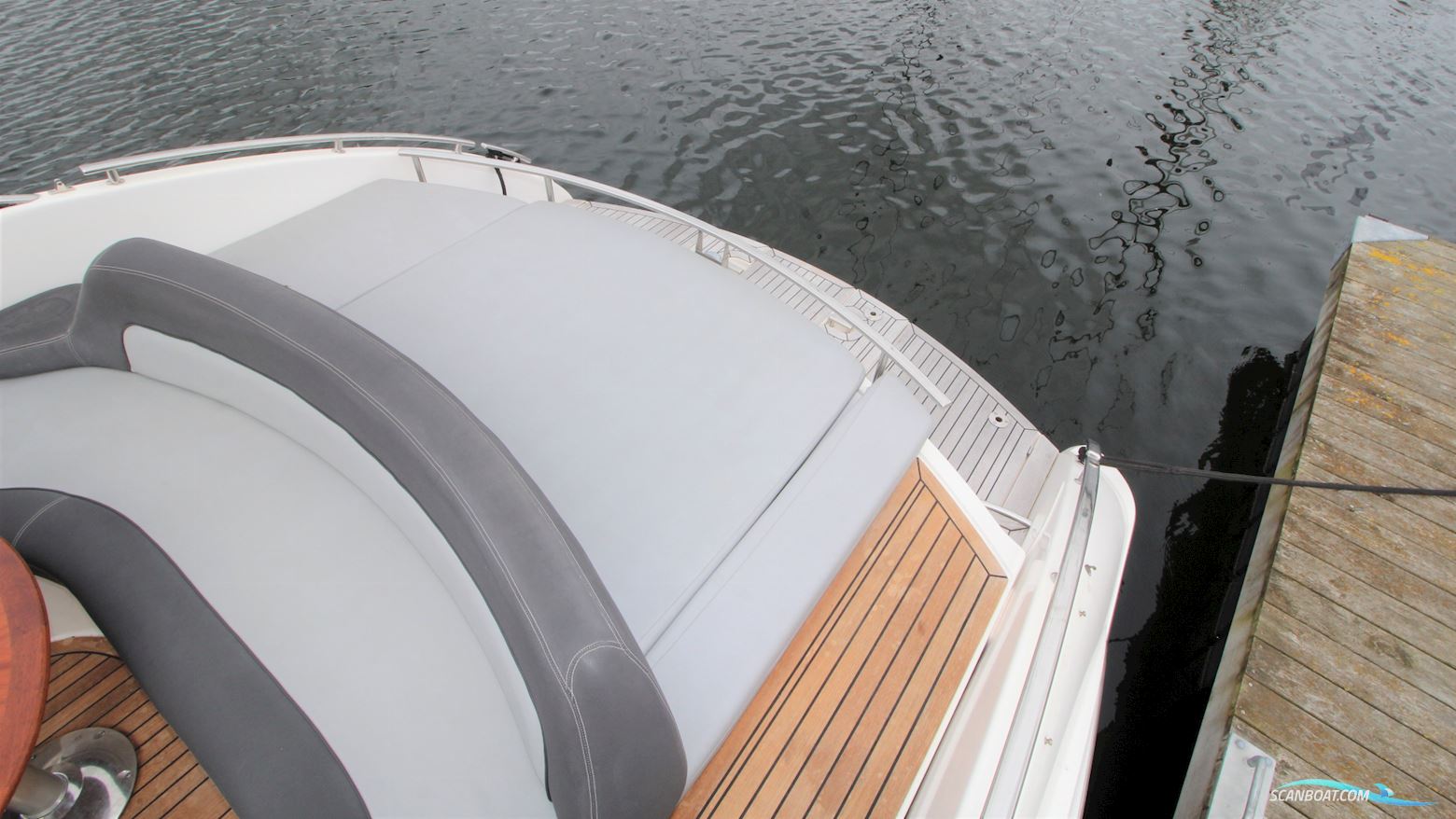 Windy Khamsin 34 Sun Lounge