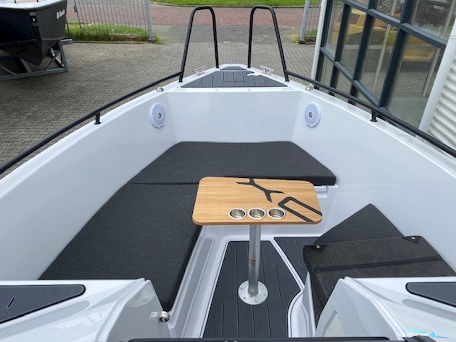 XO BOATS dscvr 9 targa