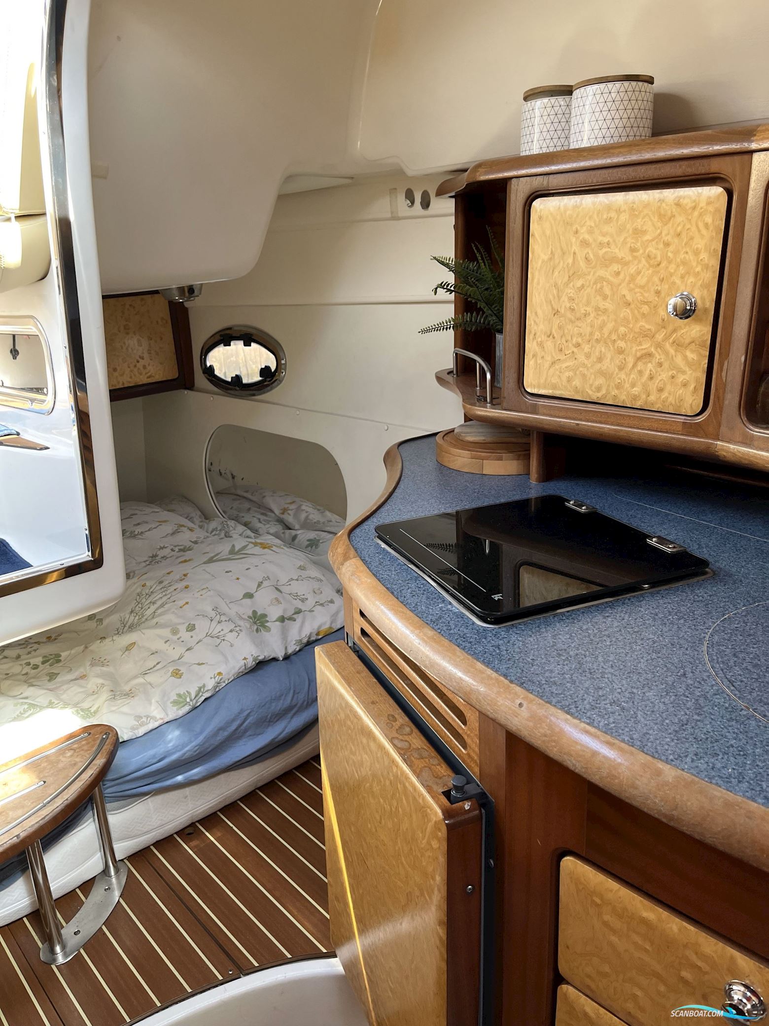 2001 Bavaria Sport 270 - fin weekendcruiser med kun 1000 motortimer