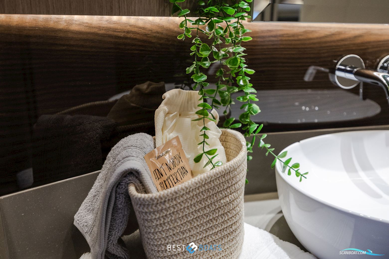 Absolute  Navetta 52