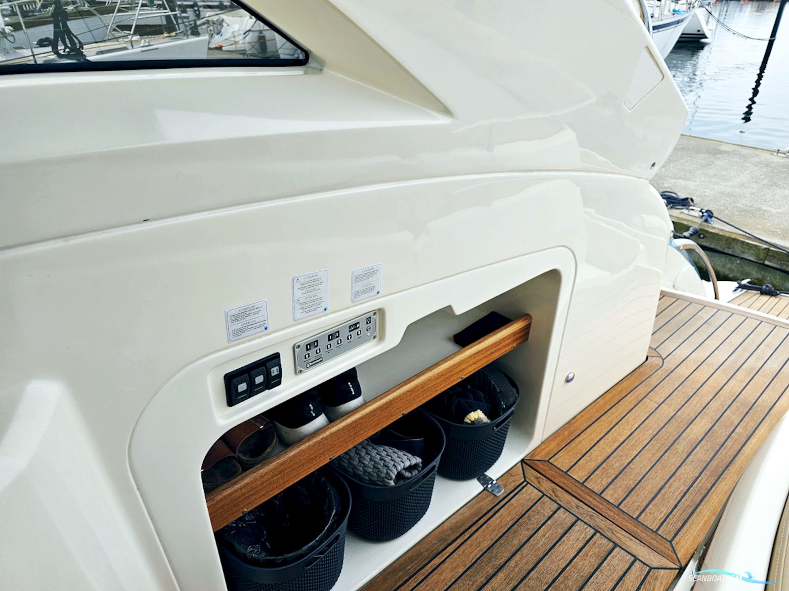 Absolute 47 HT Volvo Penta IPS-600