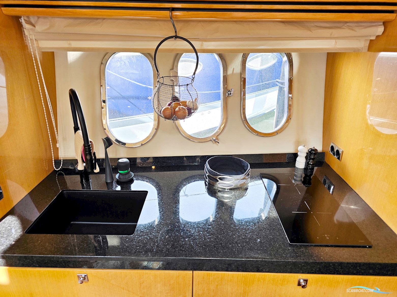 Absolute 47 HT Volvo Penta IPS-600