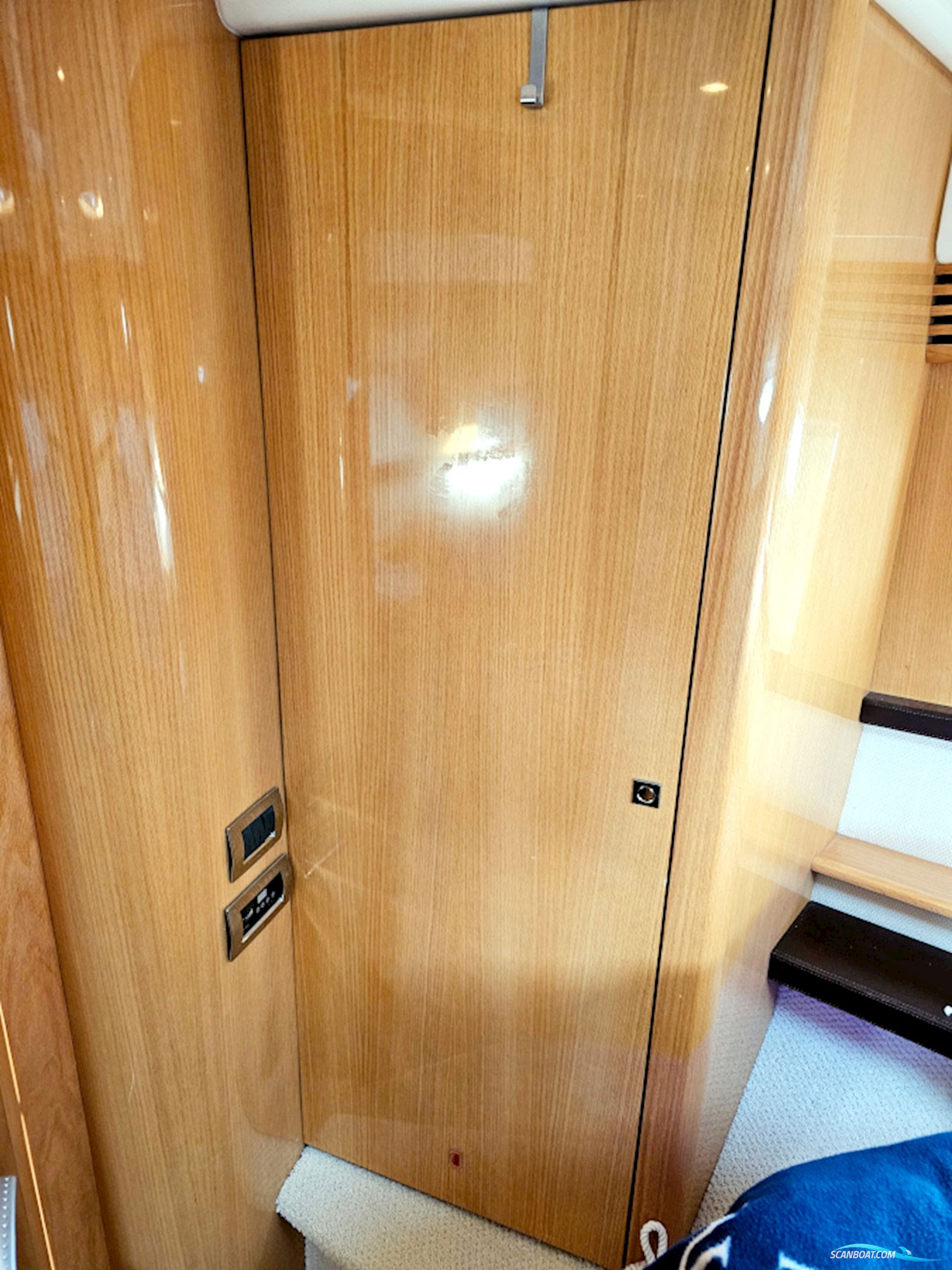 Absolute 47 HT Volvo Penta IPS-600