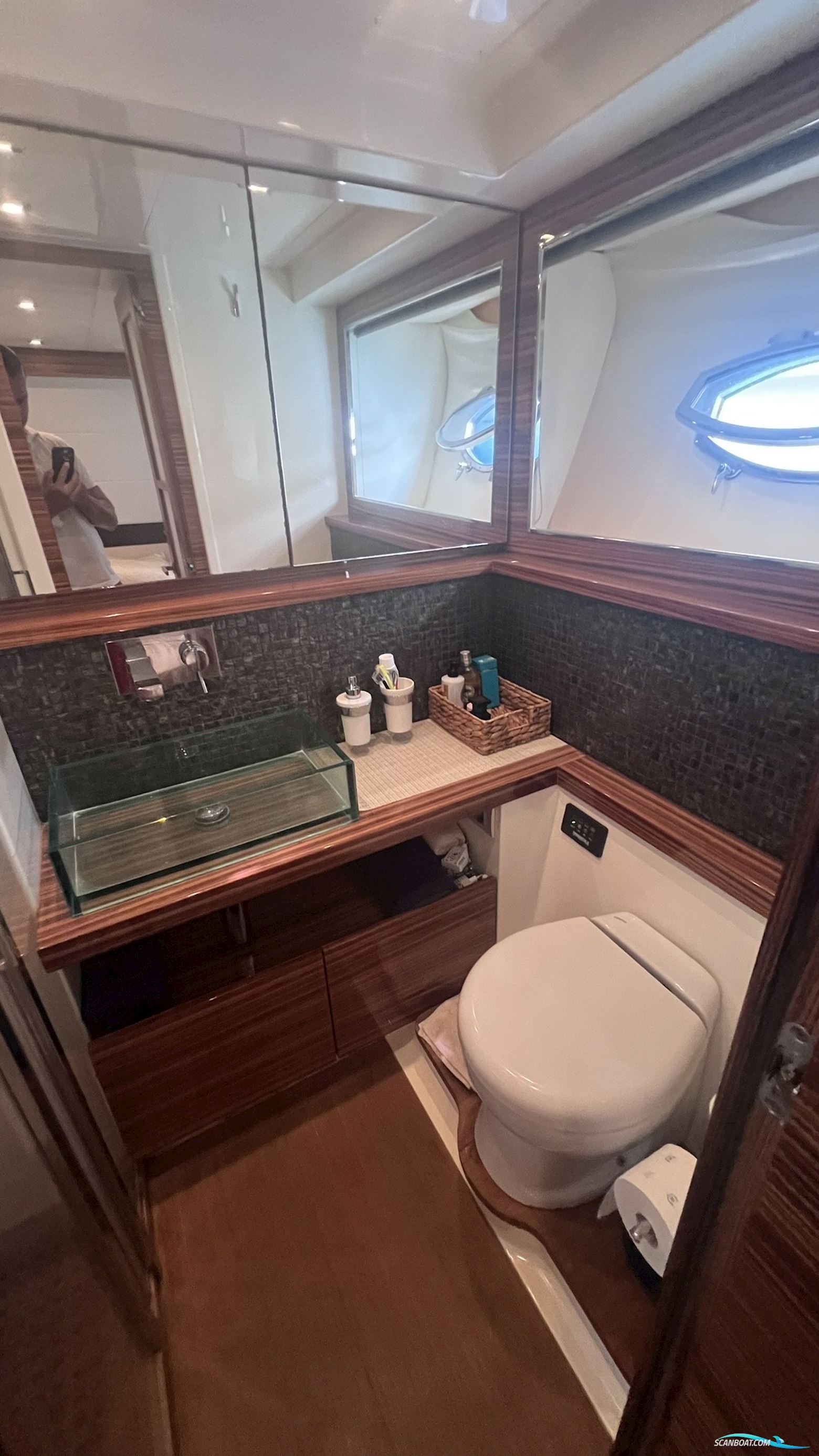 Absolute 52 HT - 2010 - IPS 600