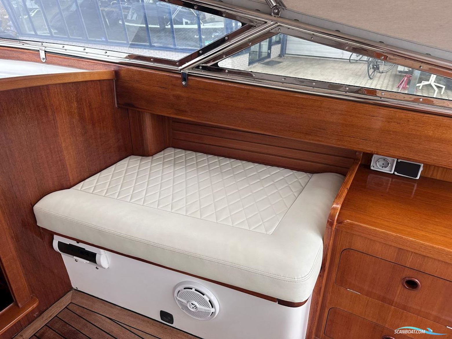 Admirals Tender  31 Fineliner by Van der Stadt