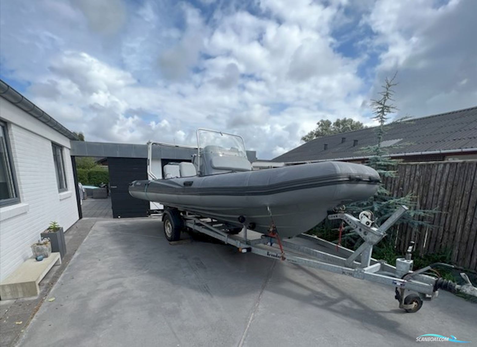 Adventure V-650 Inkl. Trailer Motorboot 2013, mit Mercury
 motor, Dänemark