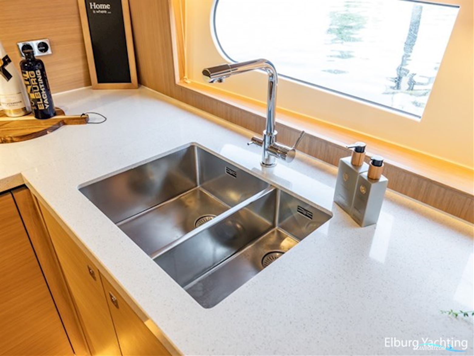 Alm Grand Voyager 65 