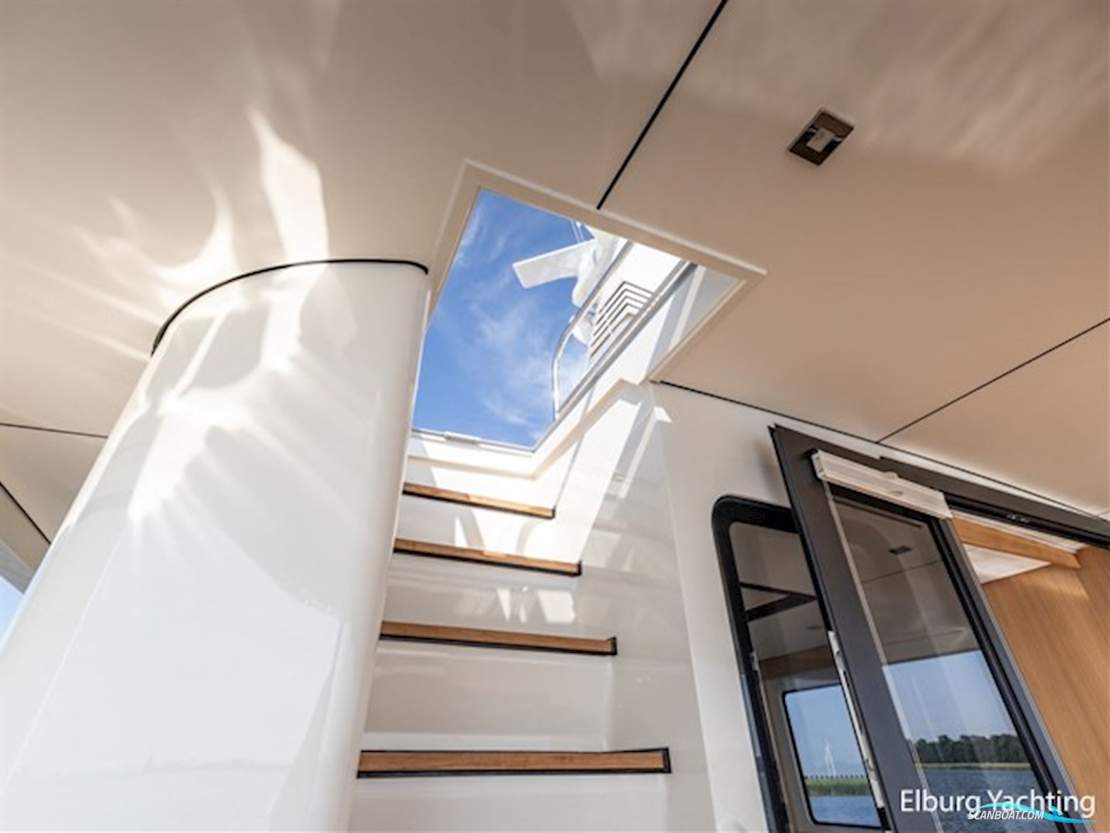 Alm Grand Voyager 65