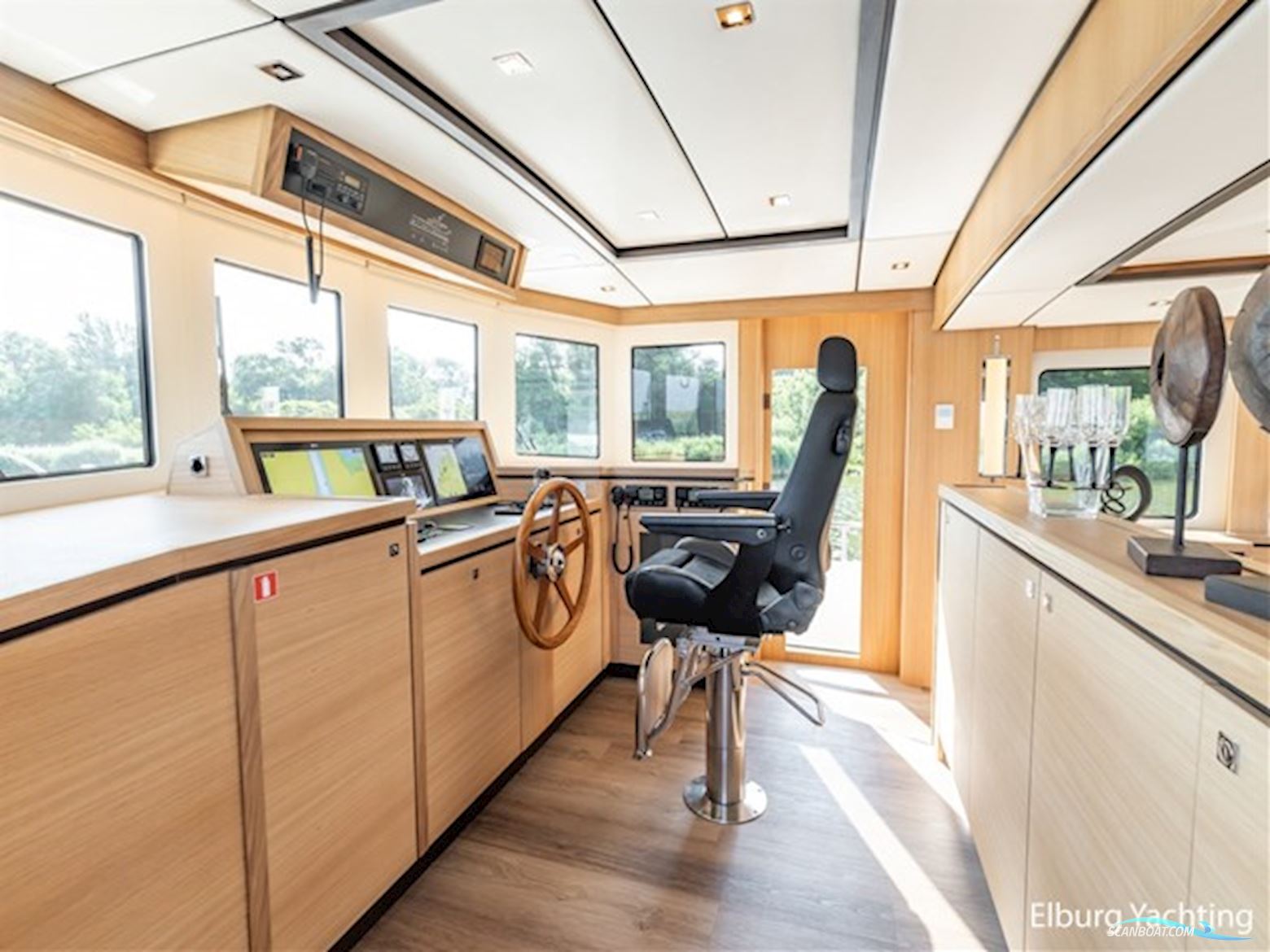 Alm Grand Voyager 65