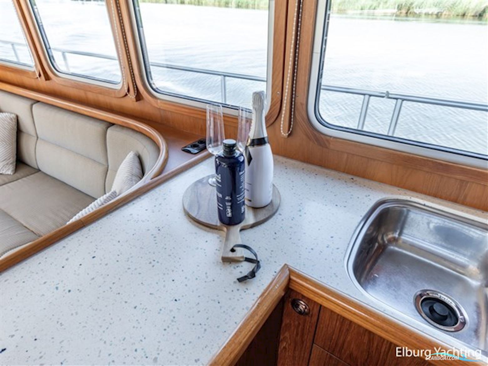 Altena 53 Custom Trawler - Stabilizers