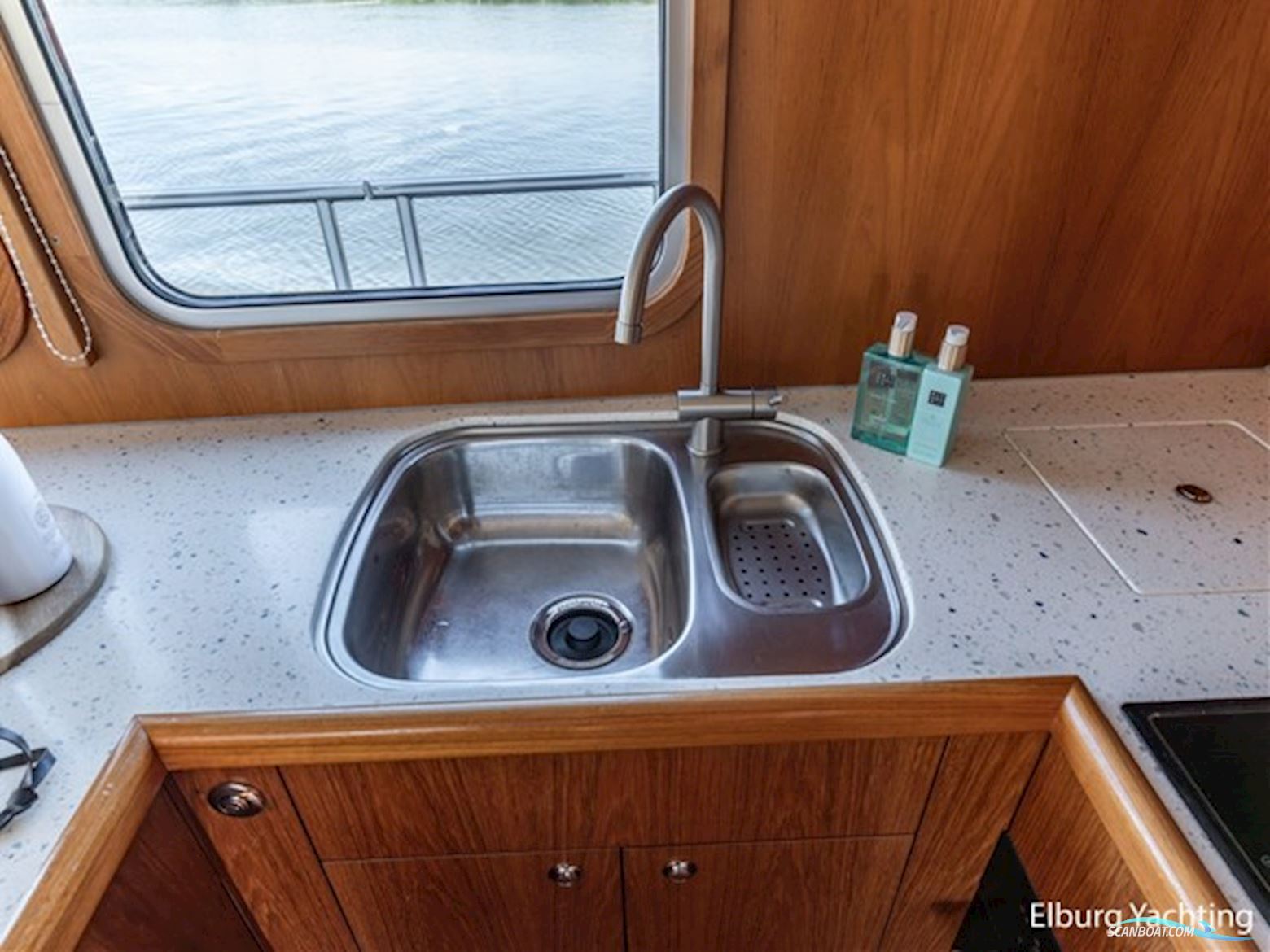 Altena 53 Custom Trawler - Stabilizers