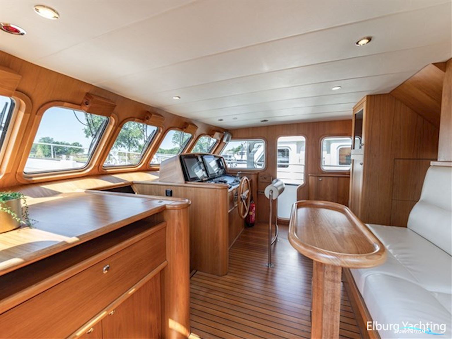 Altena 53 Custom Trawler - Stabilizers