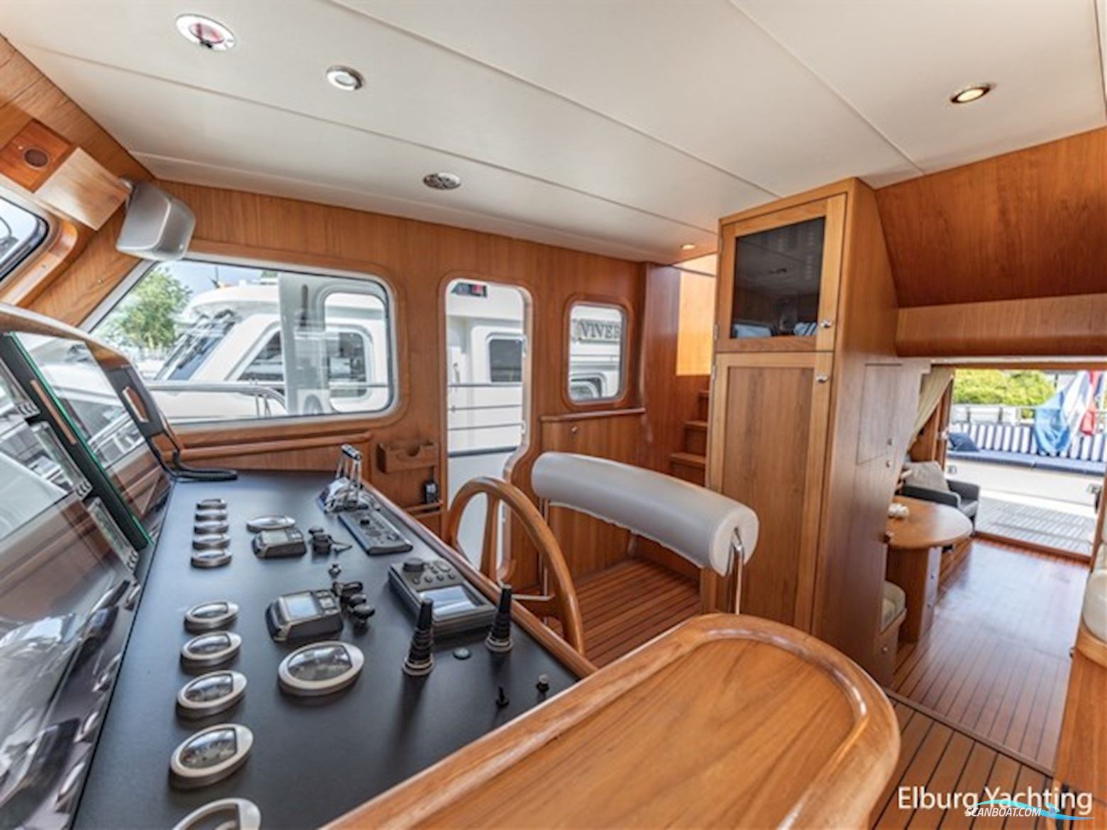 Altena 53 Custom Trawler - Stabilizers