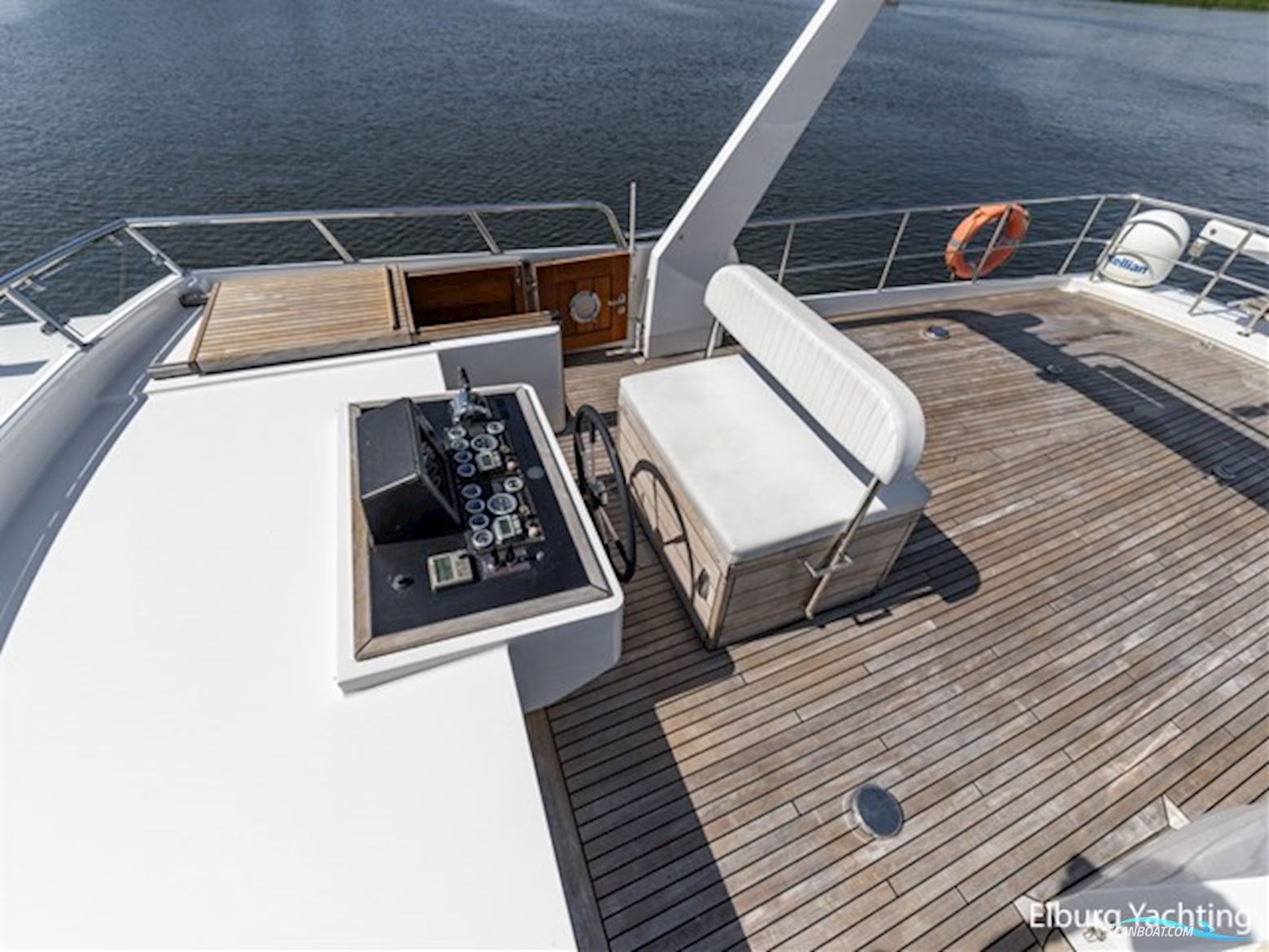 Altena 53 Custom Trawler - Stabilizers