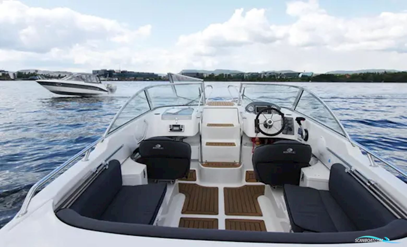 AMT 200 DC med 135 hk Honda-EFI 4 takt og 1800 kg Brenderup bådtrailer - Anvisningssalg