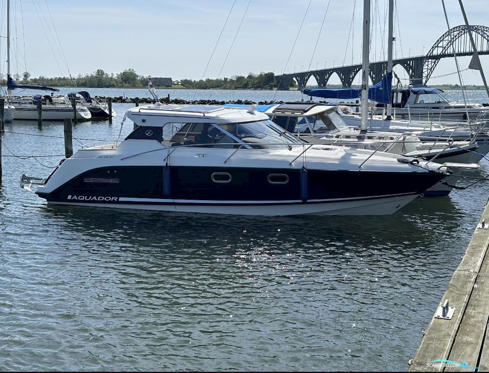 Aquador 26 HT Motorboot 2016, mit Volvo Penta motor, Dänemark