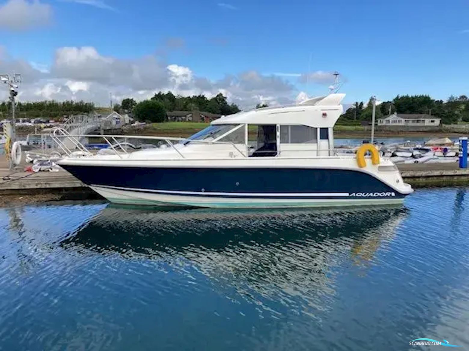 Aquador 28 C Motorboot 2007, mit Cummins - Mercruiser 4.2L 2 x 270 motor, England