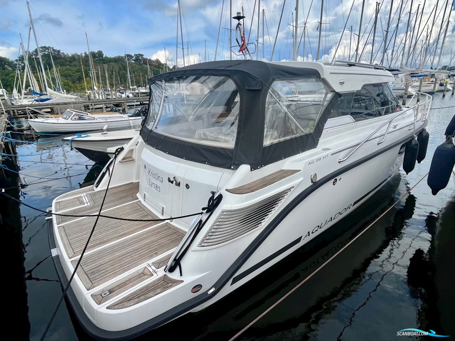 Aquador 28 HT Motorboot 2022, mit Mercruiser 3.0 Diesel motor, Dänemark
