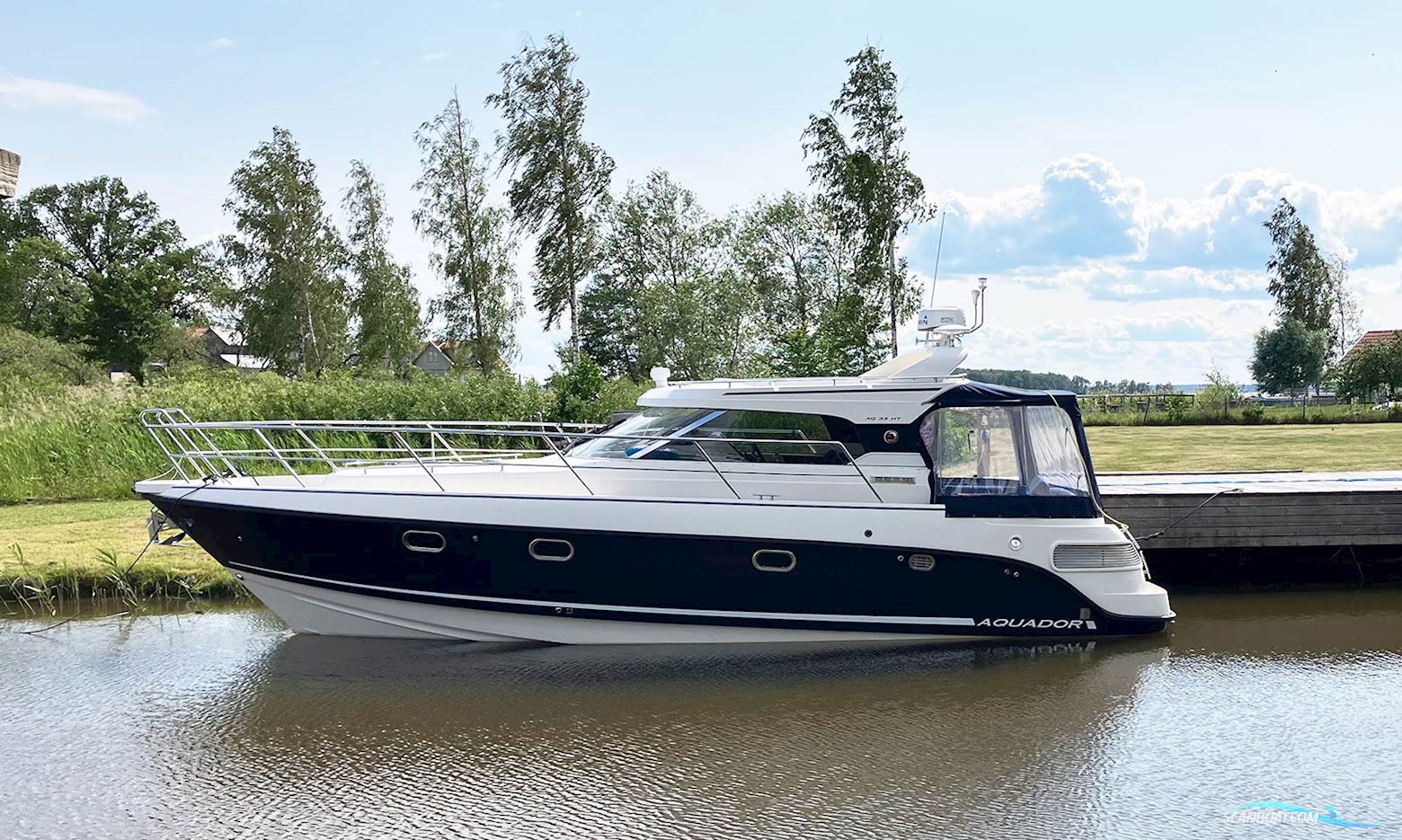 Aquador 33 HT Motorboot 2011, mit Volvo Penta 2xD4-260 motor, Sweden