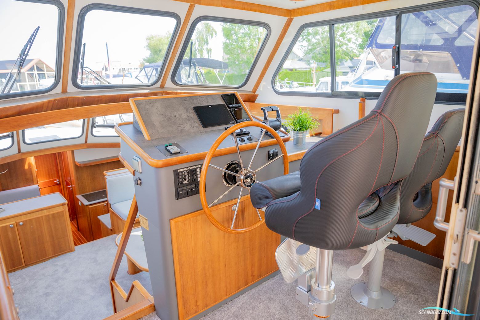 Aquanaut Drifter 1500 Pilot House