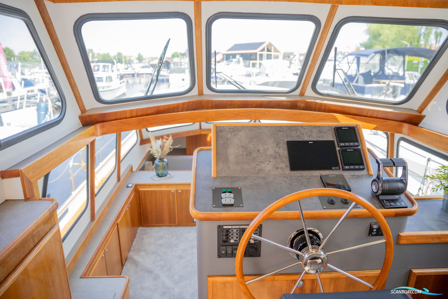 Aquanaut Drifter 1500 Pilot House