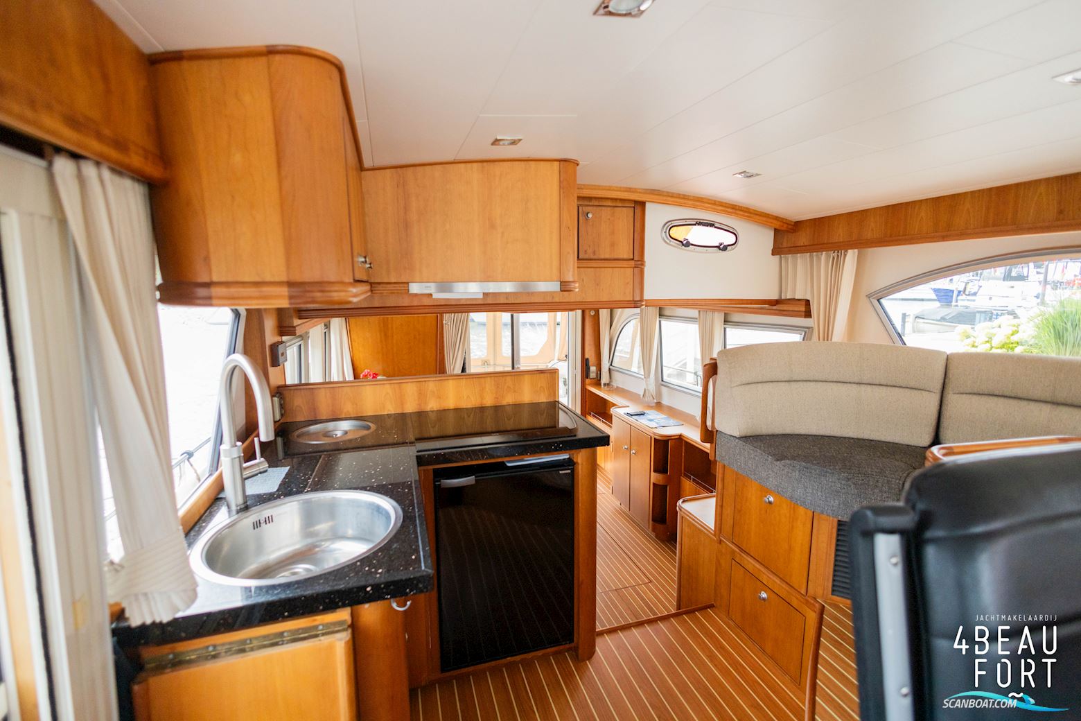 Aquanaut European Voyager 1300 II Admiraal uitvoering