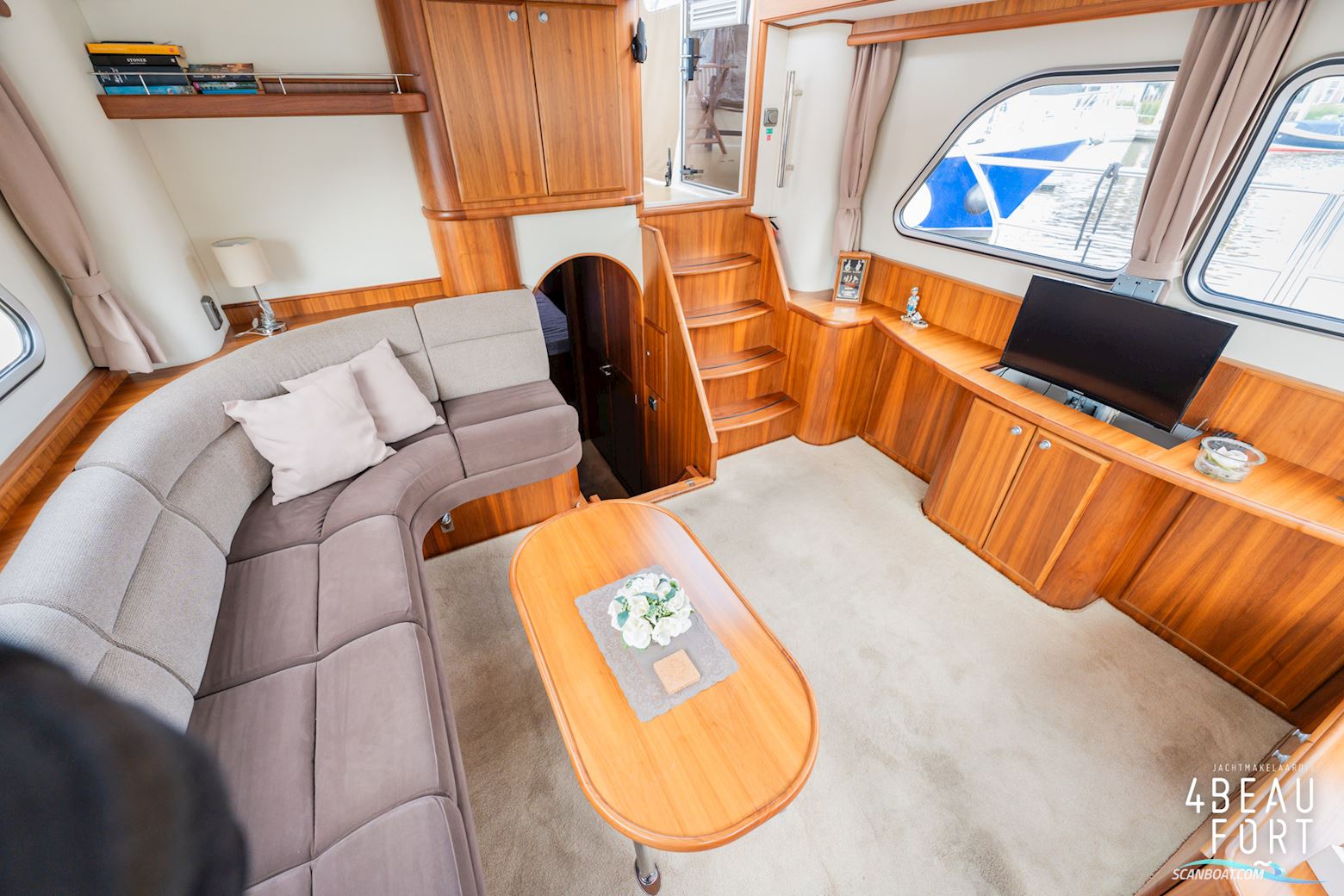 Aquanaut Privilege 1350