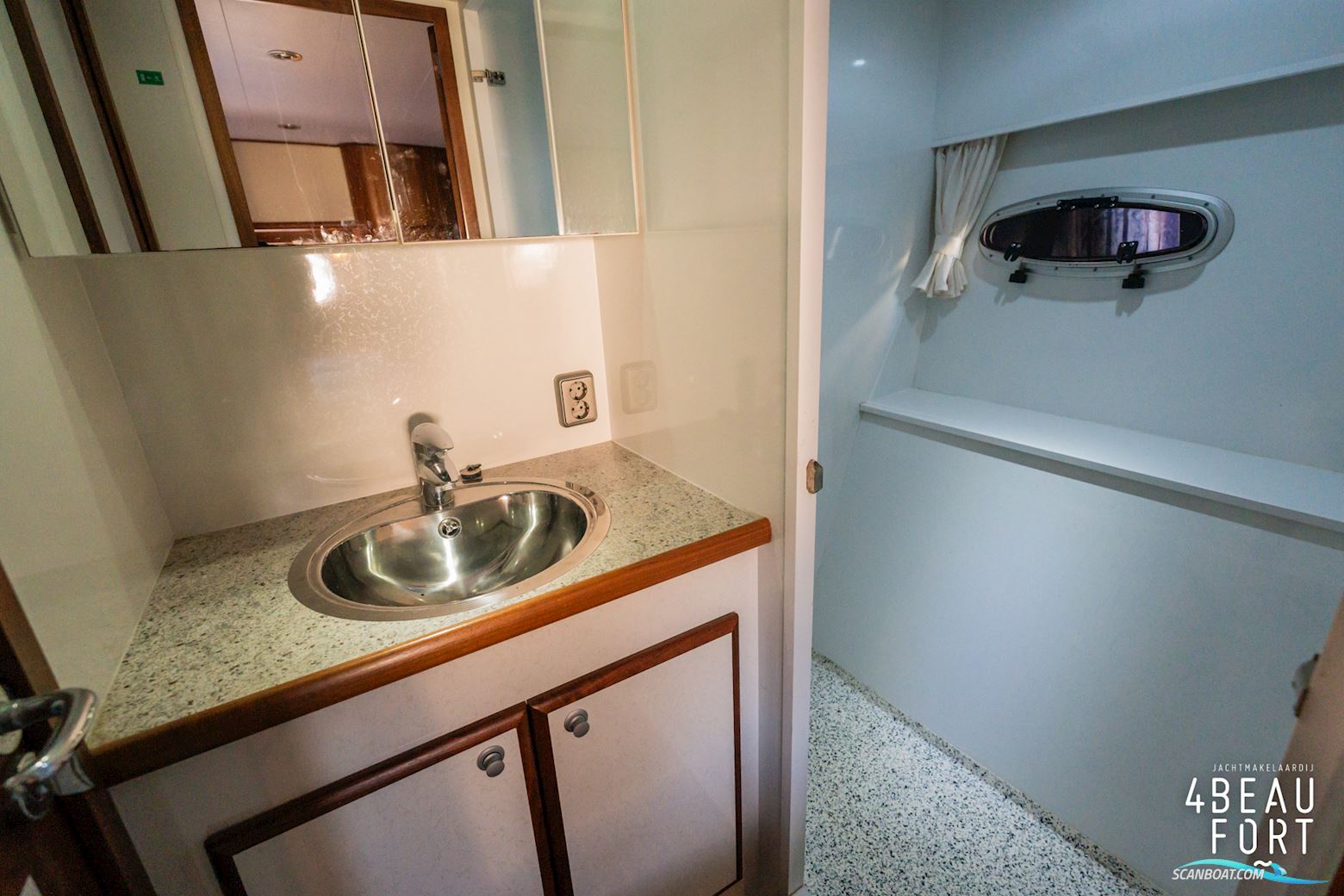 Aquanaut Privilege 1350