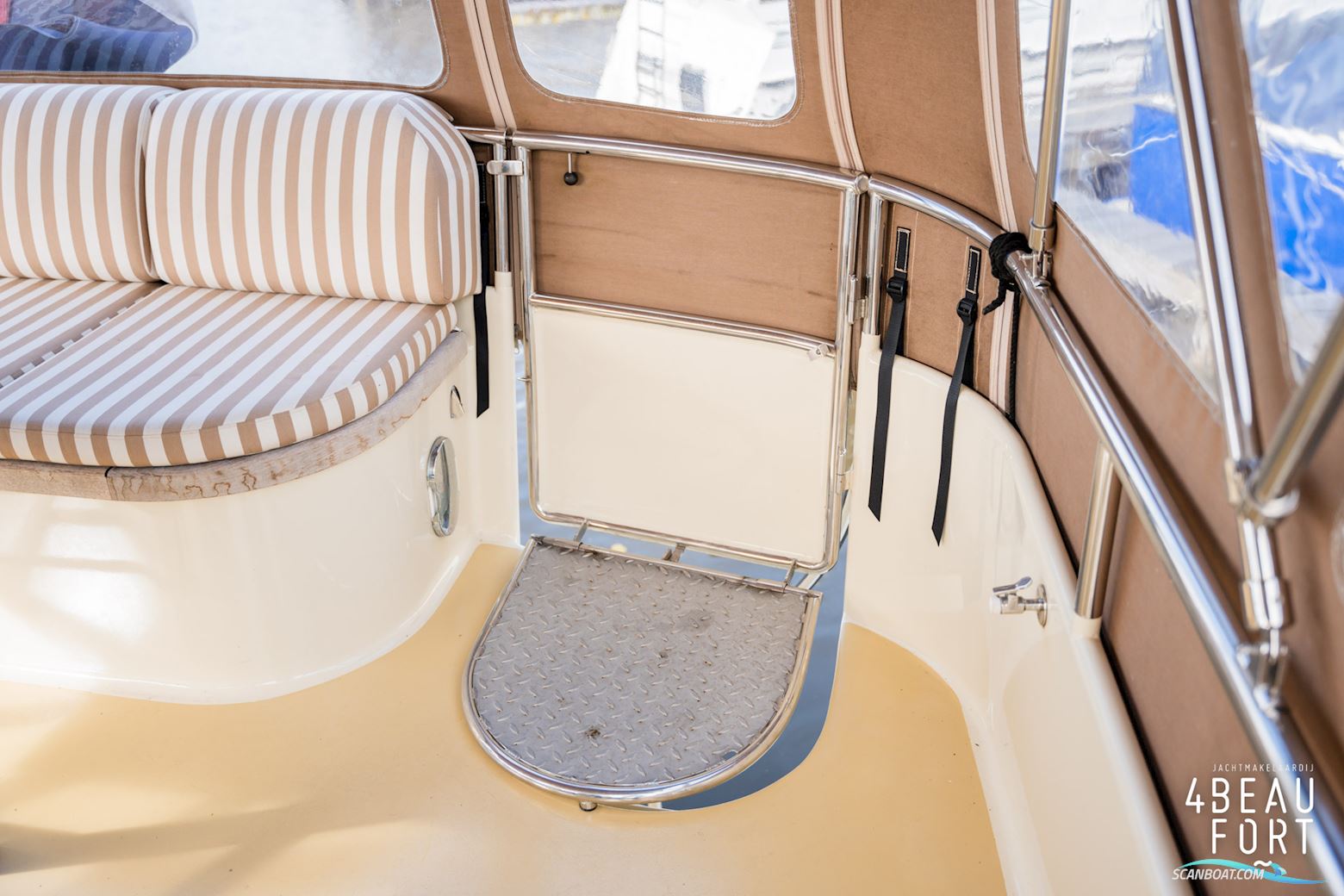 Aquanaut Privilege 1350