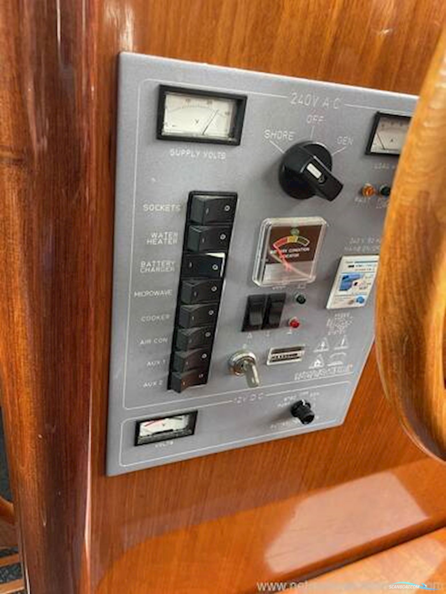 Aquastar 38 Aft Cabin