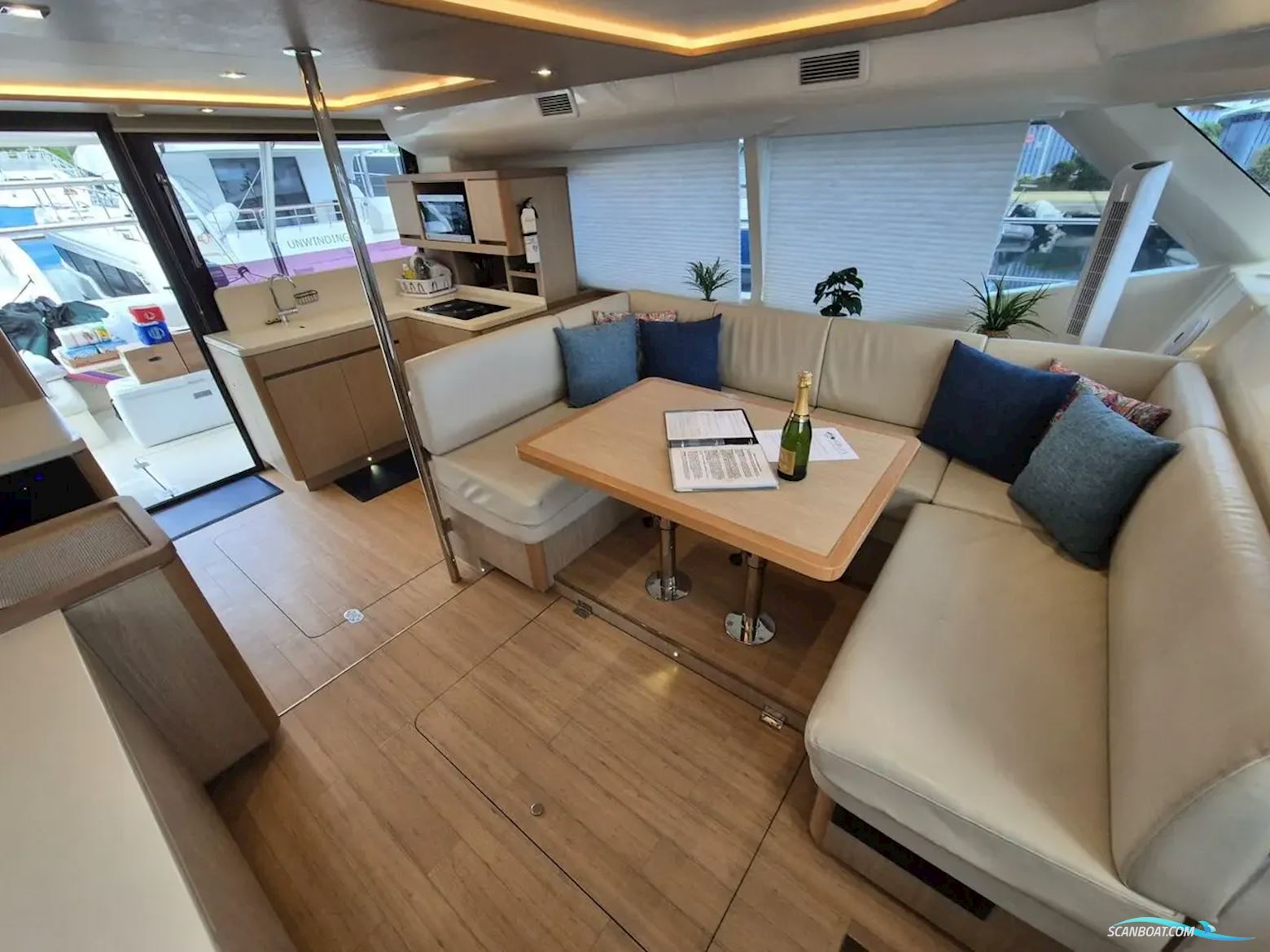 Aquila 44 Yacht