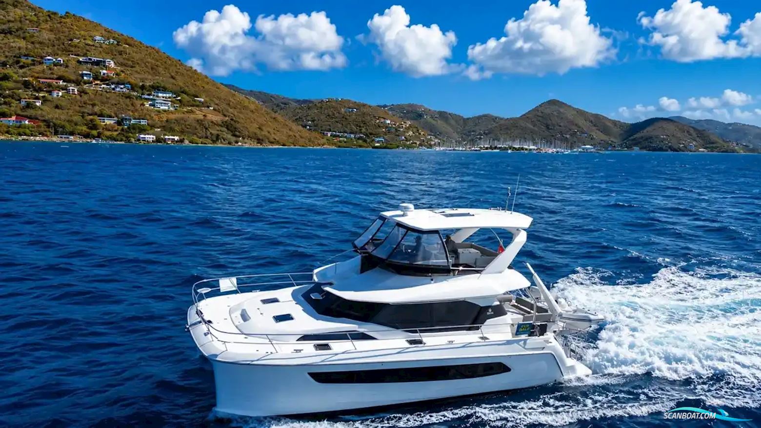 Aquila 44 Yacht