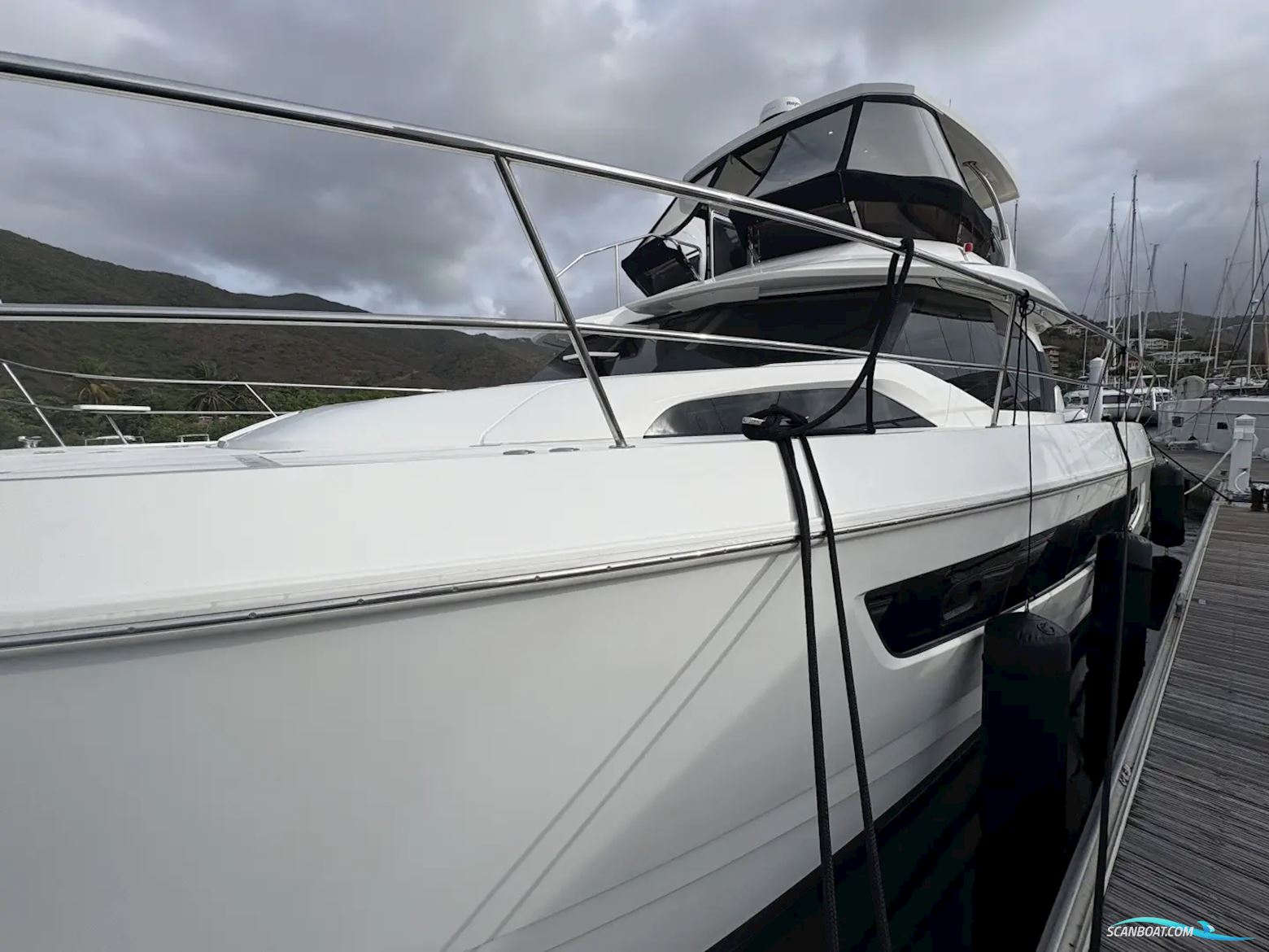 Aquila 44 Yacht