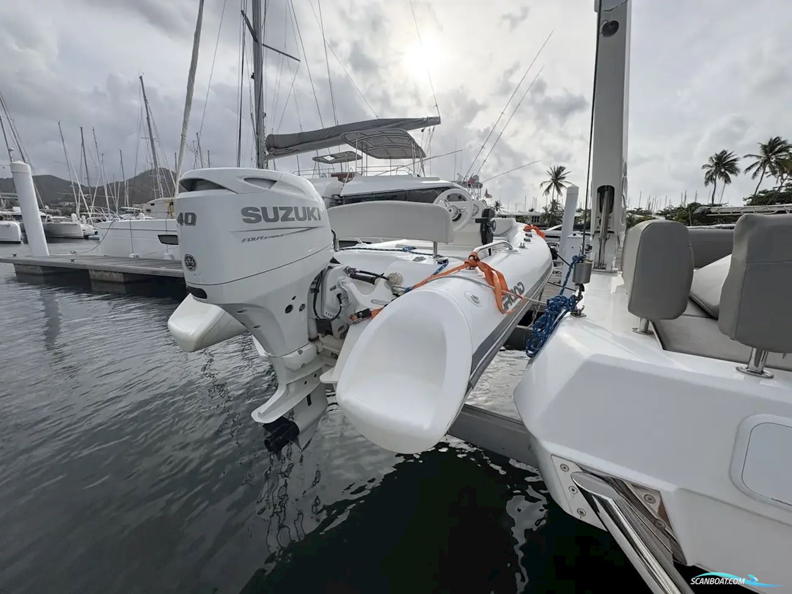 Aquila 44 Yacht