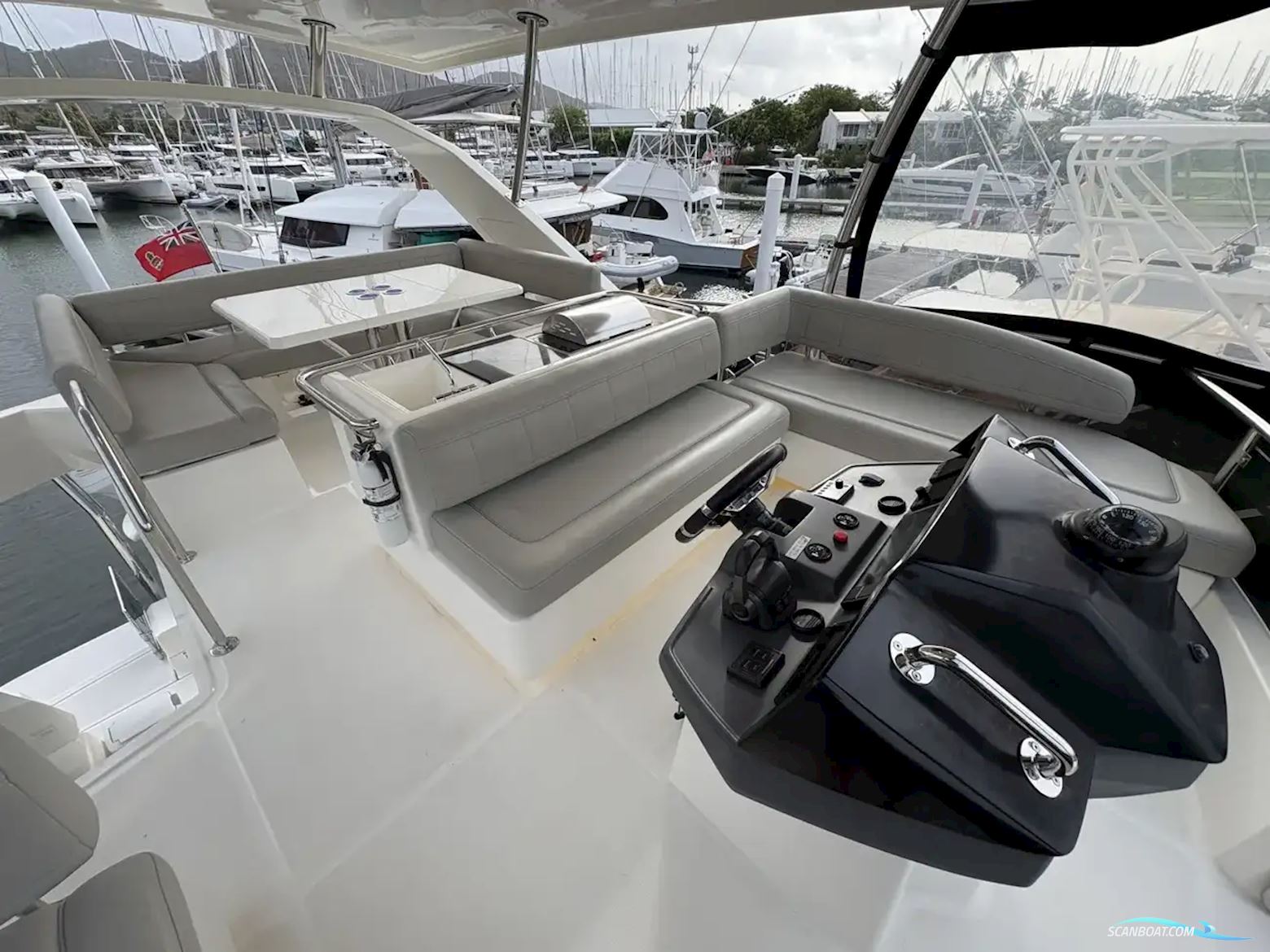 Aquila 44 Yacht