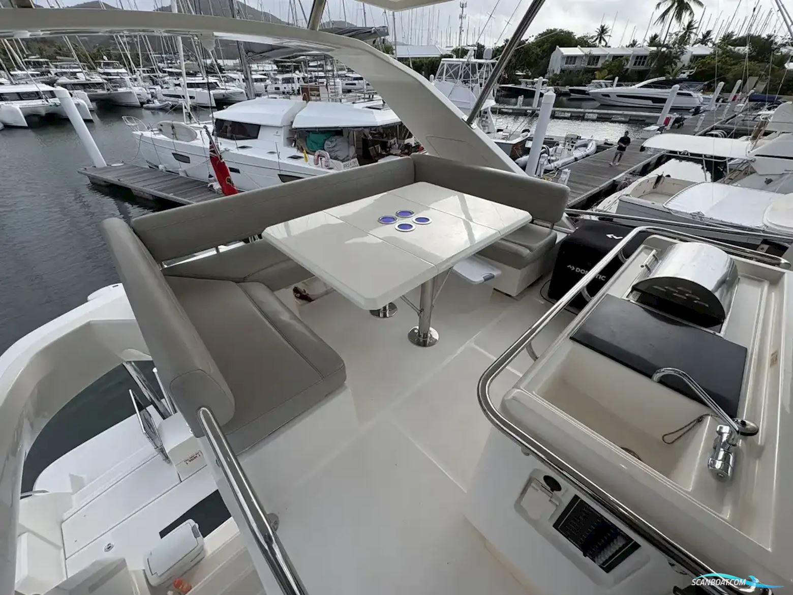 Aquila 44 Yacht