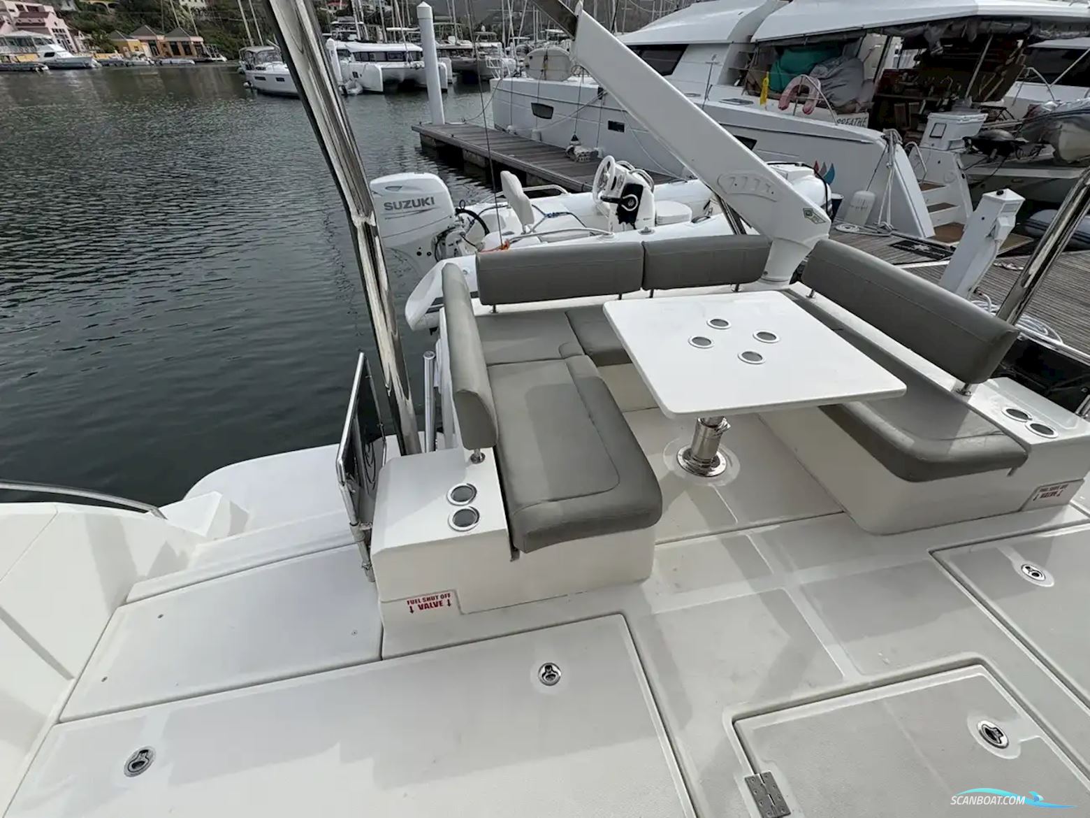 Aquila 44 Yacht