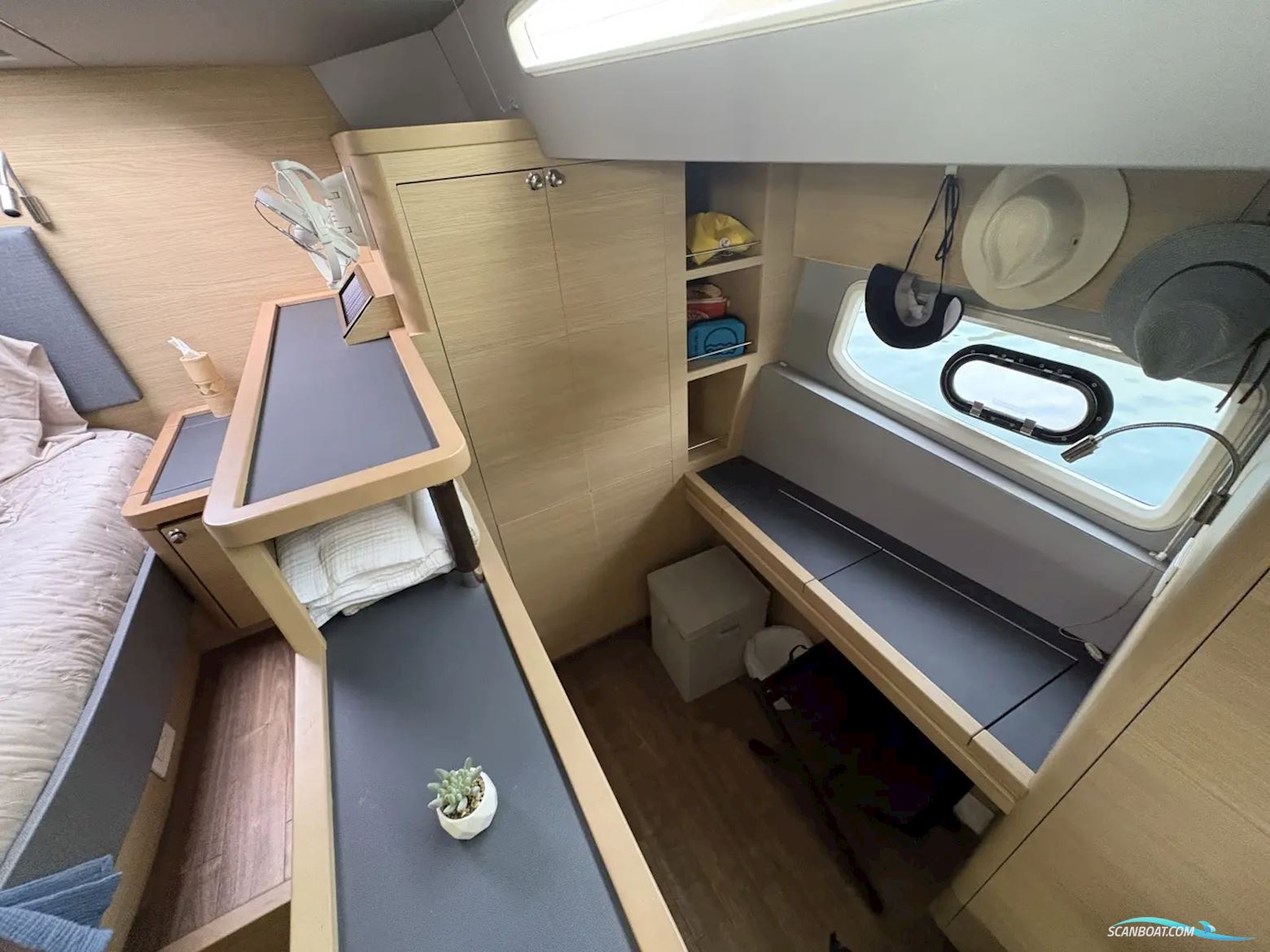 Aquila 44 Yacht