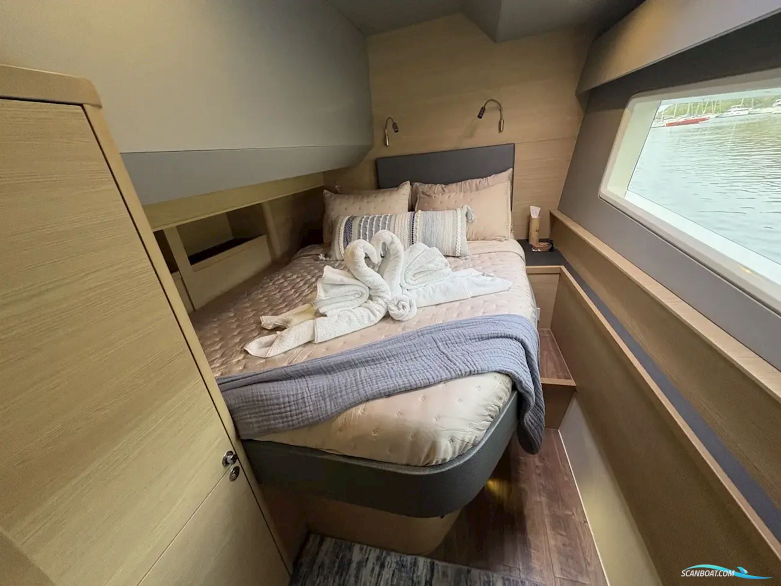 Aquila 44 Yacht