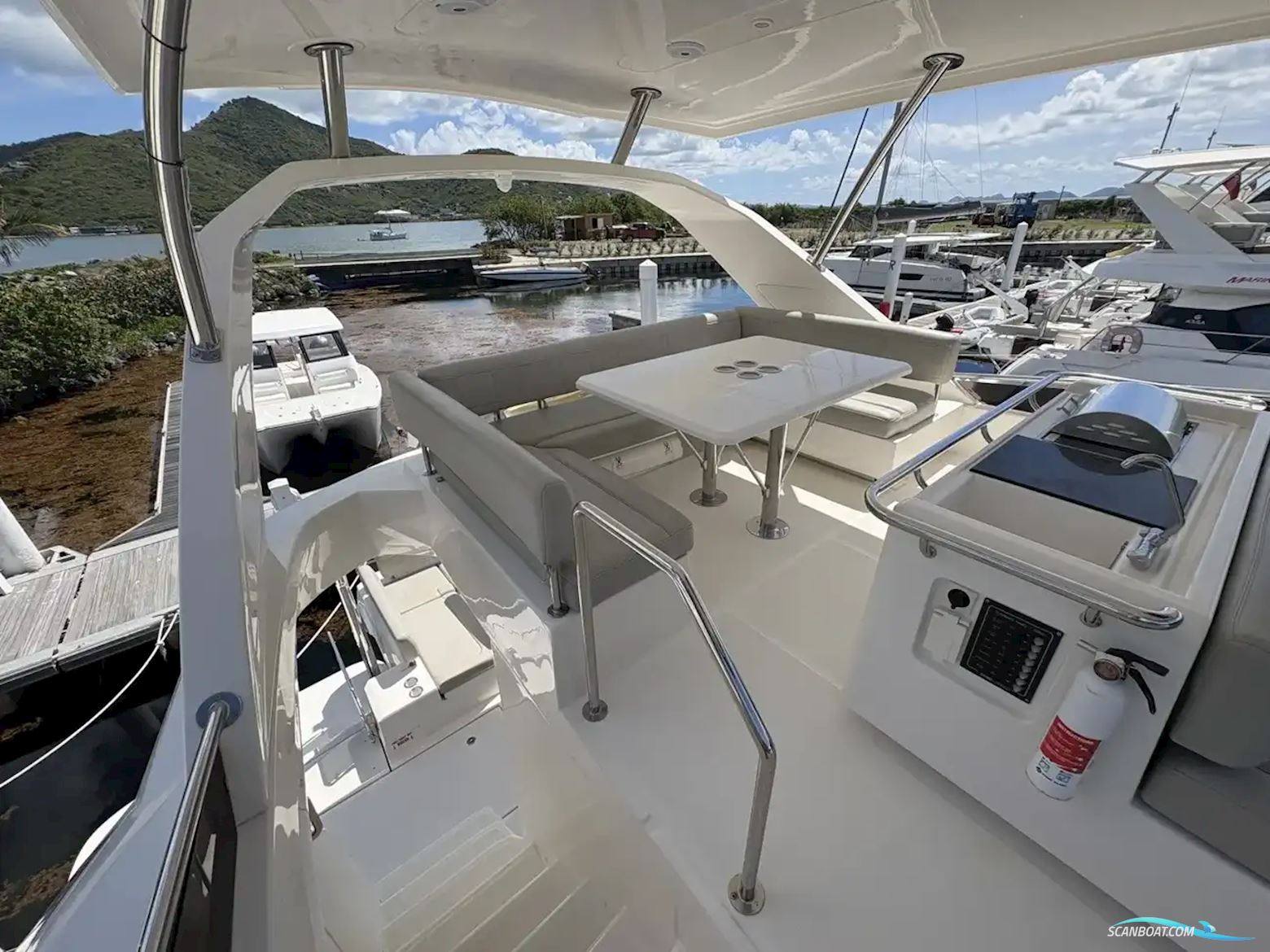 Aquila 44 Yacht